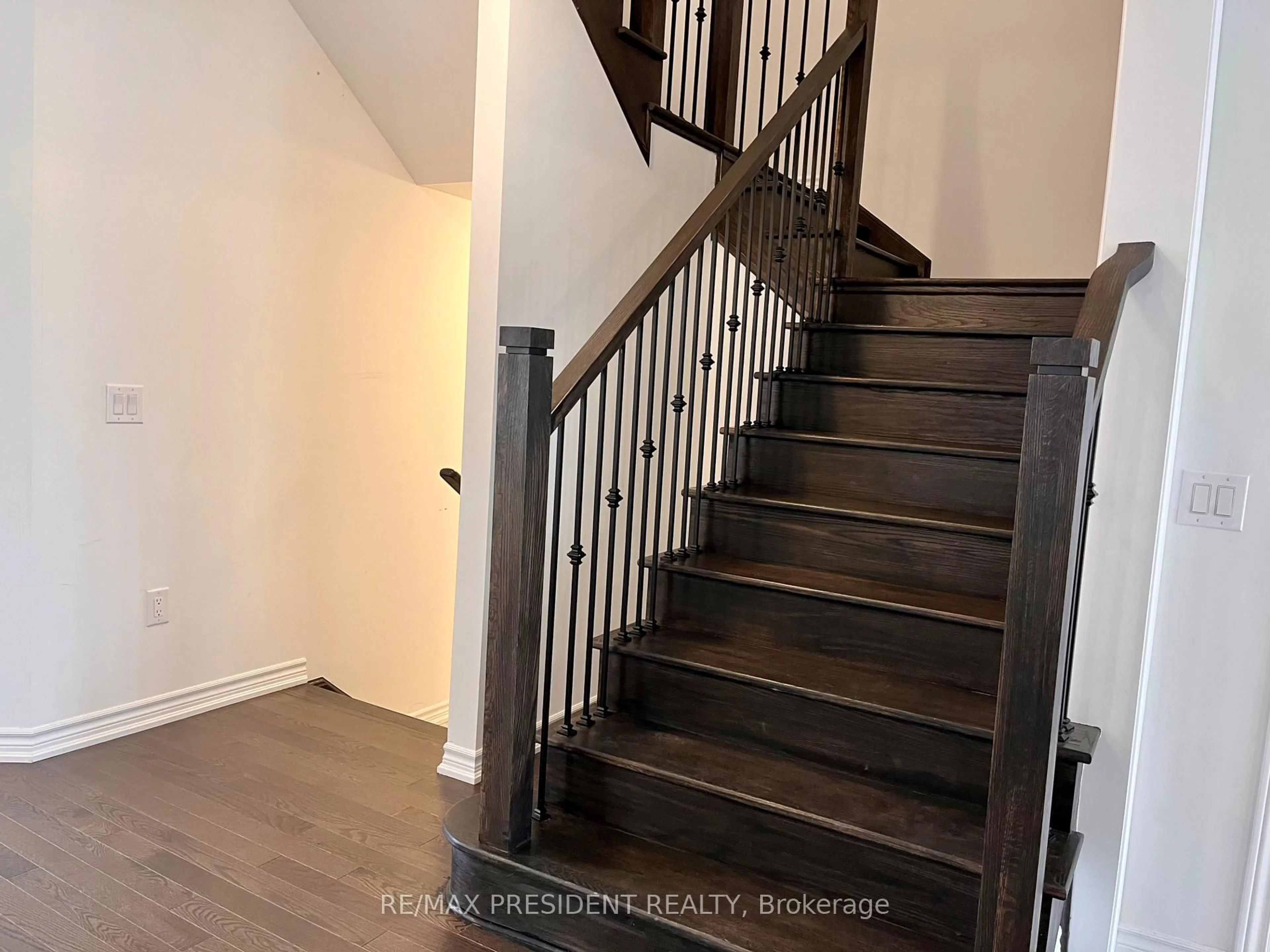 Stairs for 39 Aitchison Ave, Southgate Ontario N0C 1B0