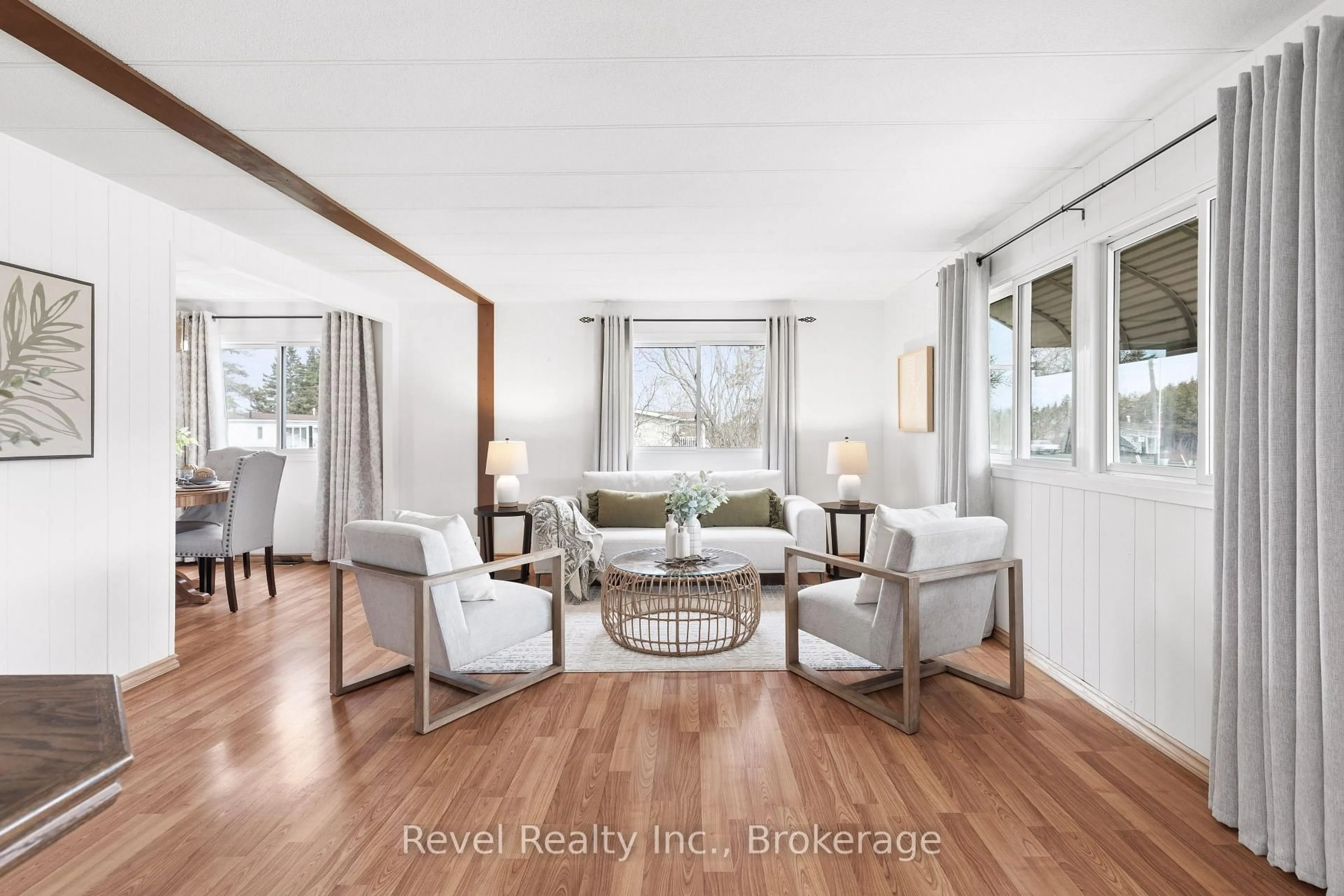 Living room with furniture, wood/laminate floor for 7 Macal Dr, Kawartha Lakes Ontario K9V 0H5