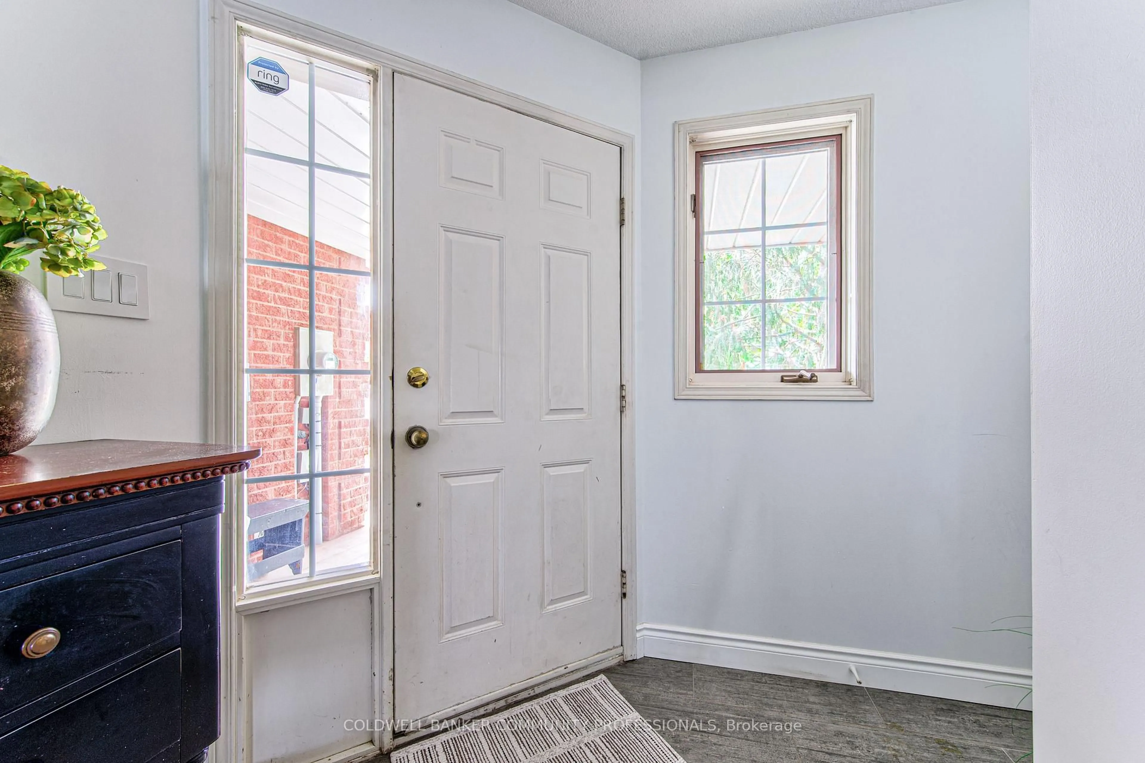 Indoor entryway for 86 Chelsea Cres, Hamilton Ontario L8E 5R8