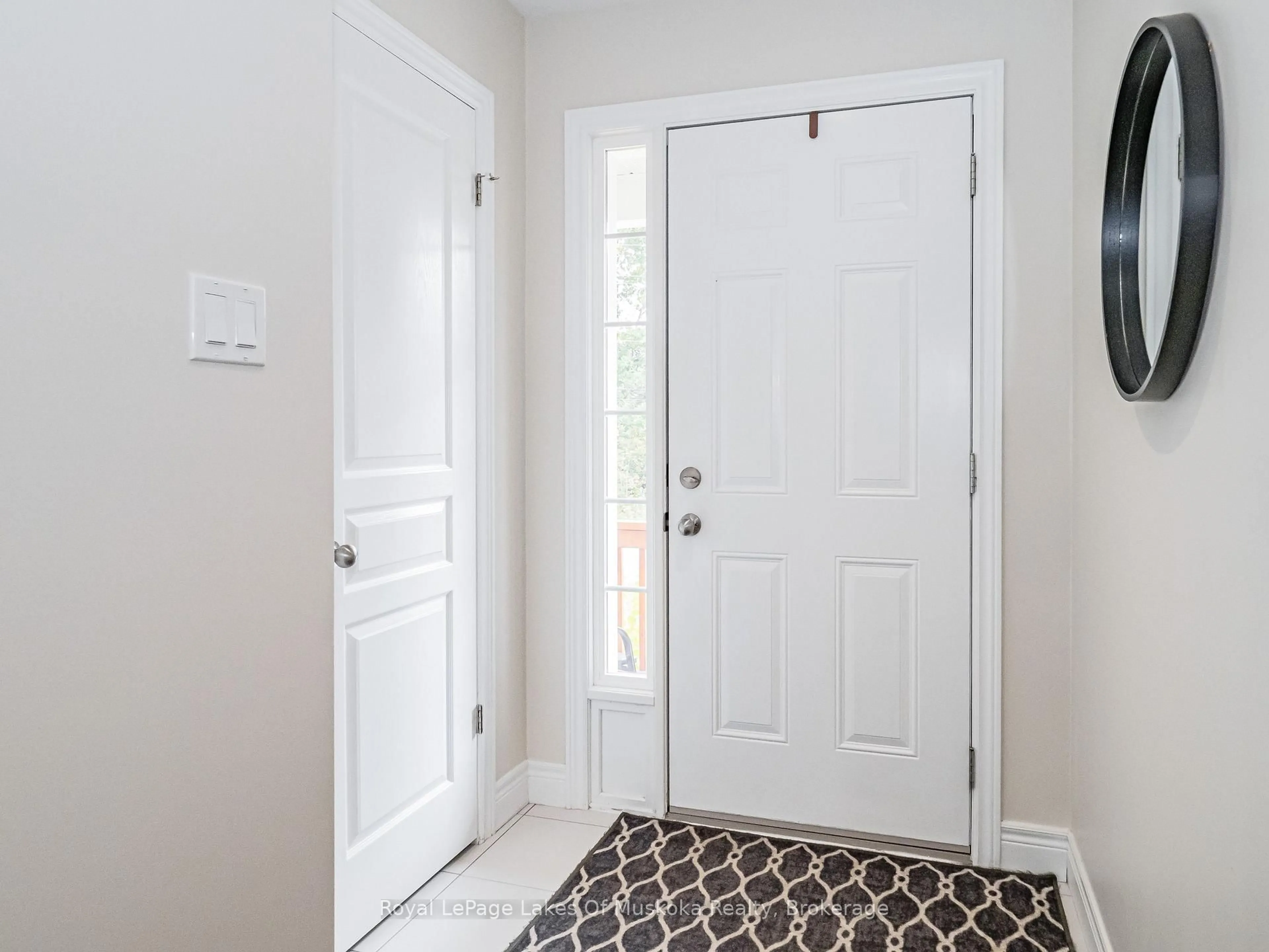 Indoor entryway for 85 Douglas Dr, Bracebridge Ontario P1L 0L3