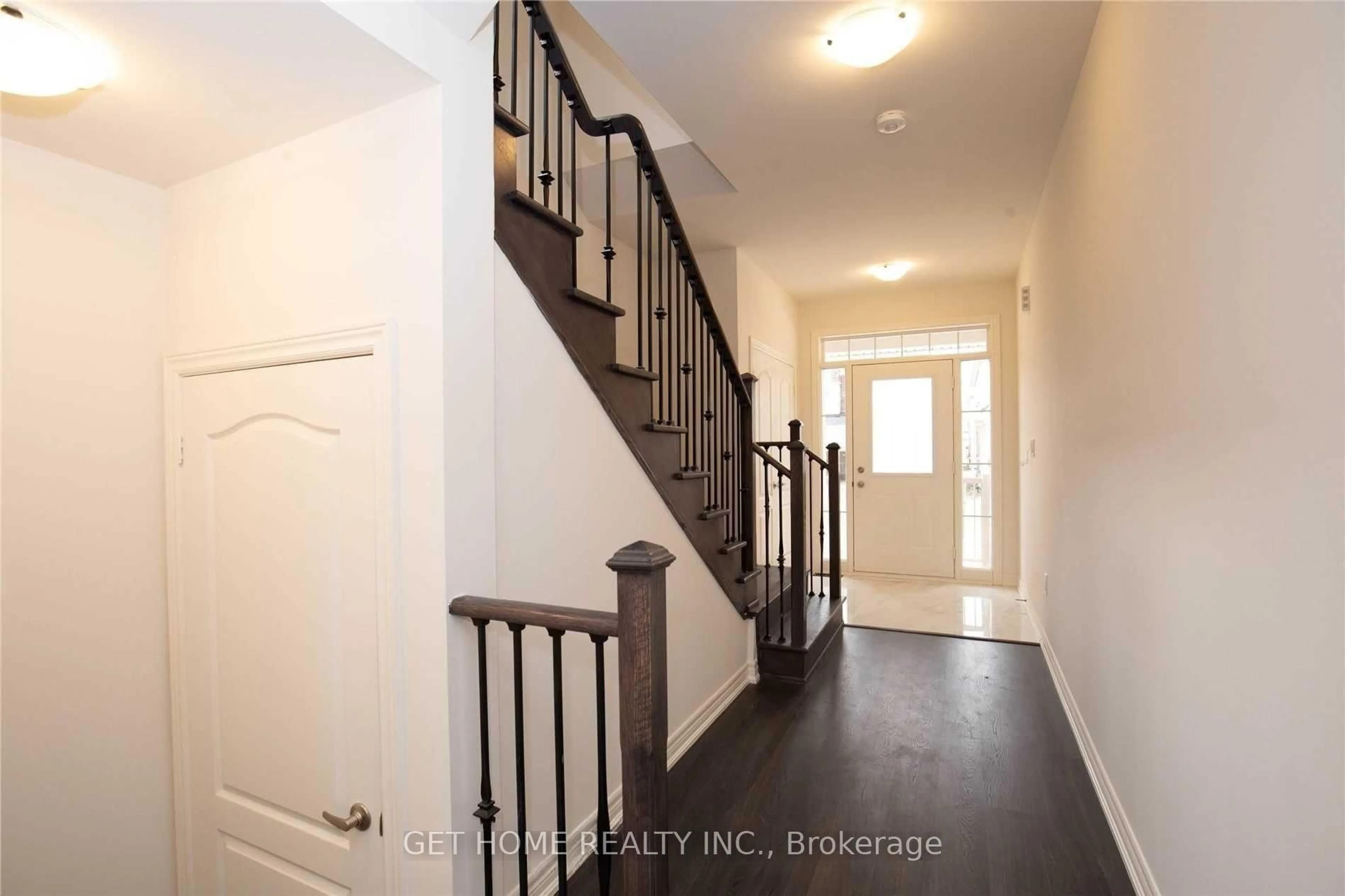 Indoor entryway for 83 Westfield Cres, Hamilton Ontario L8B 1X9