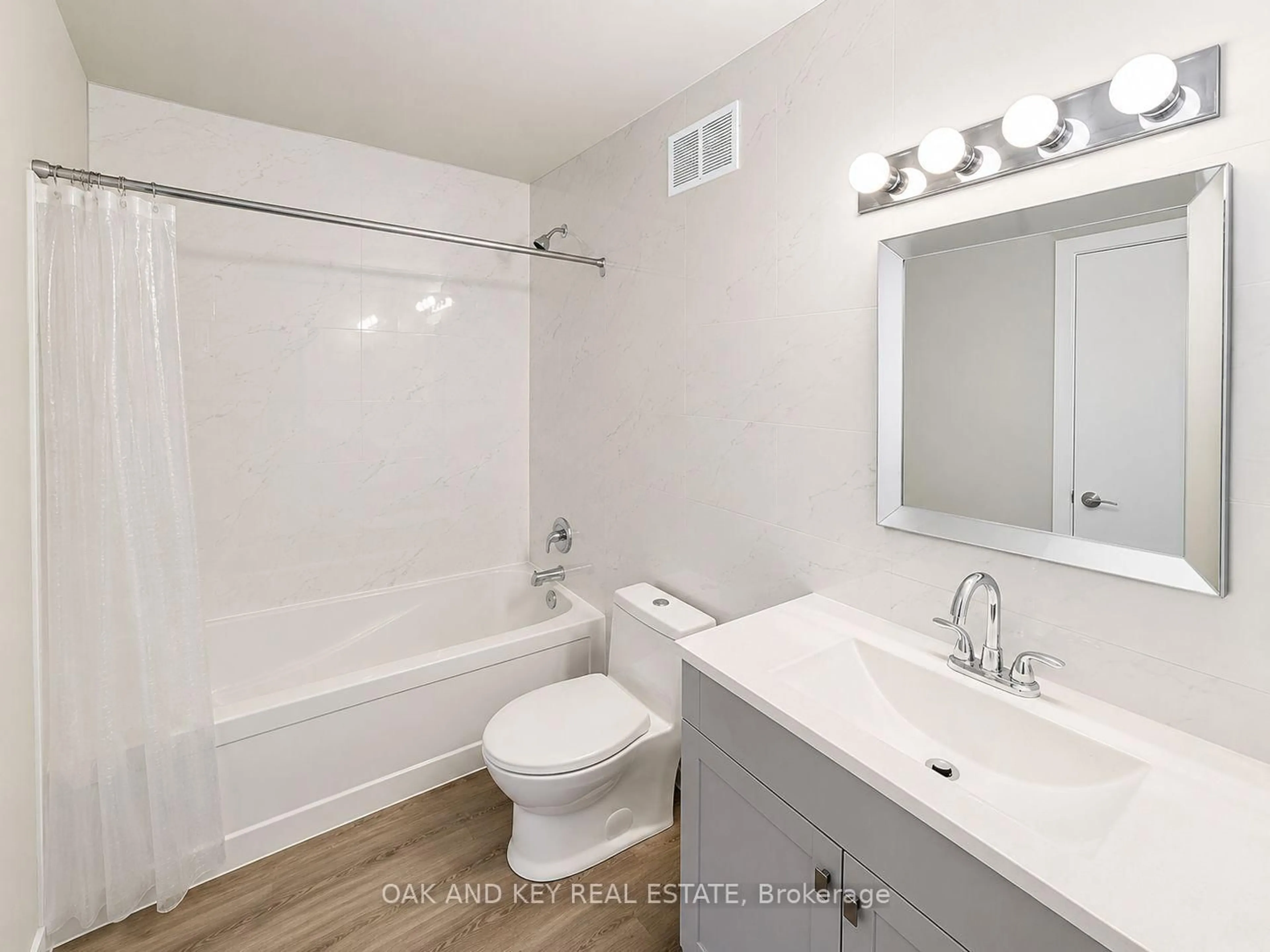 Standard bathroom, ceramic/tile floor for 573 Mornington Ave #705, London East Ontario N5Y 4T9