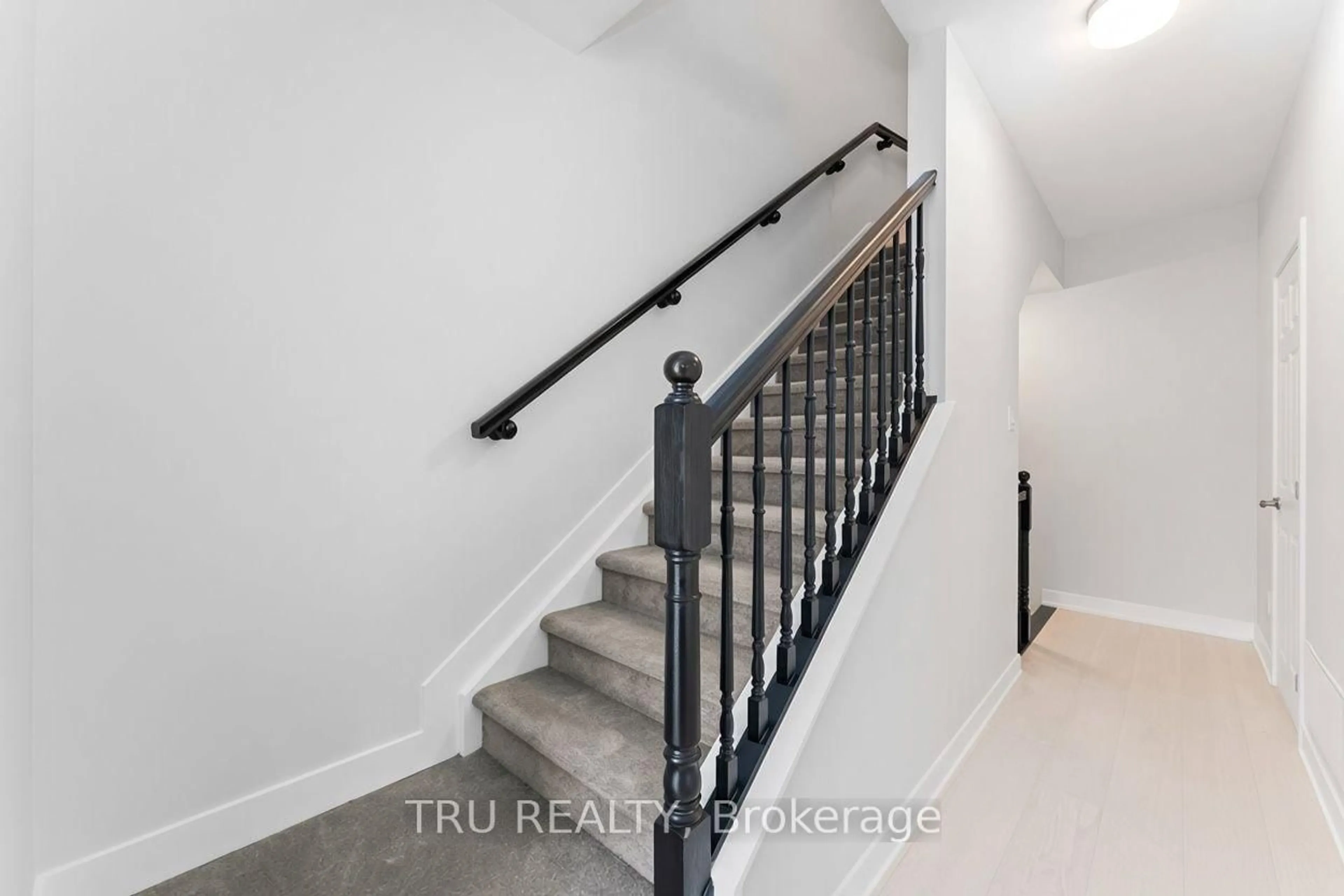 Stairs for 239 Anyolite Private, Ottawa Ontario K2J 7J3