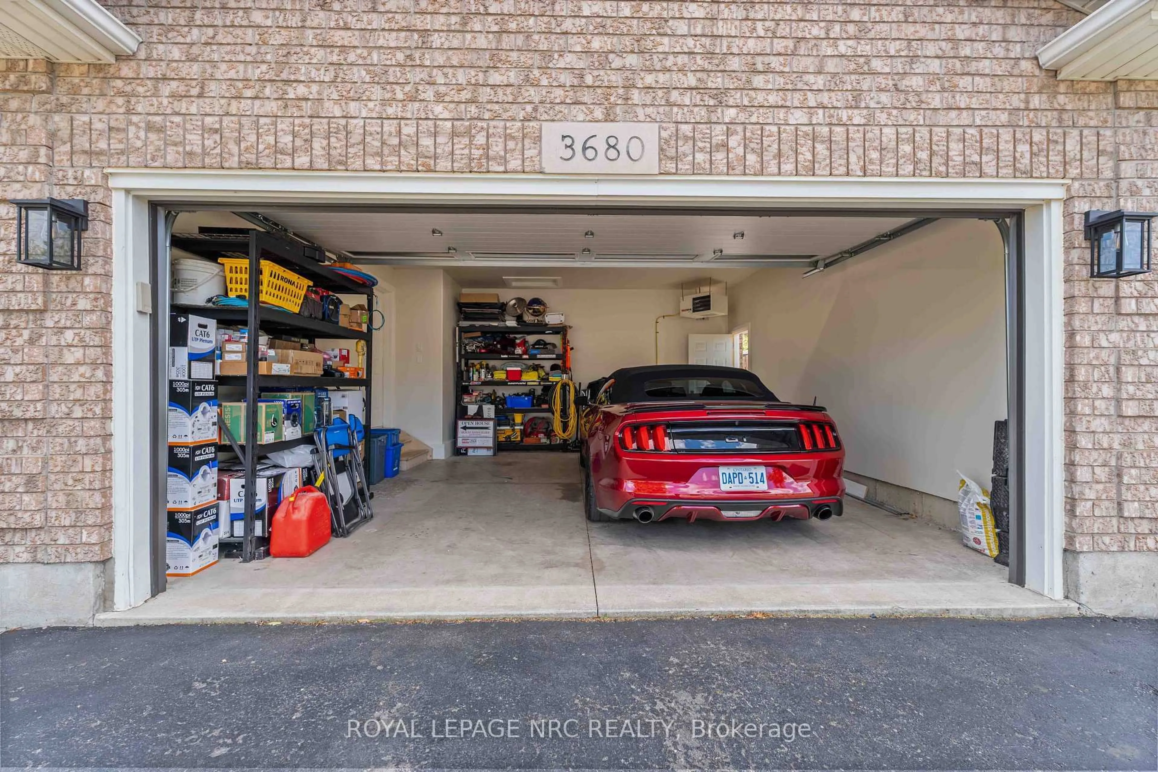 Indoor garage for 3680 WEINBRENNER Rd, Niagara Falls Ontario L2G 7Y4