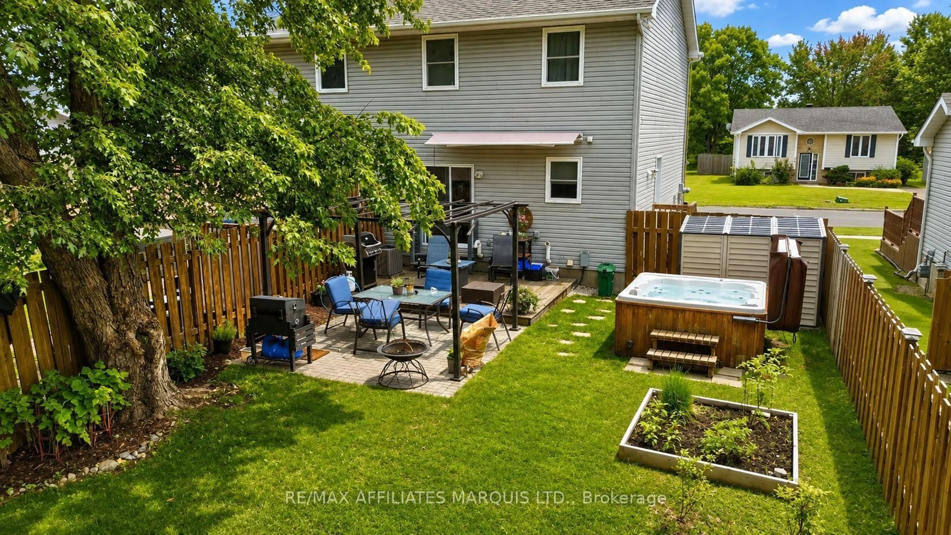 Patio, street for 21 Wellington St, Cornwall Ontario K6H 6W8