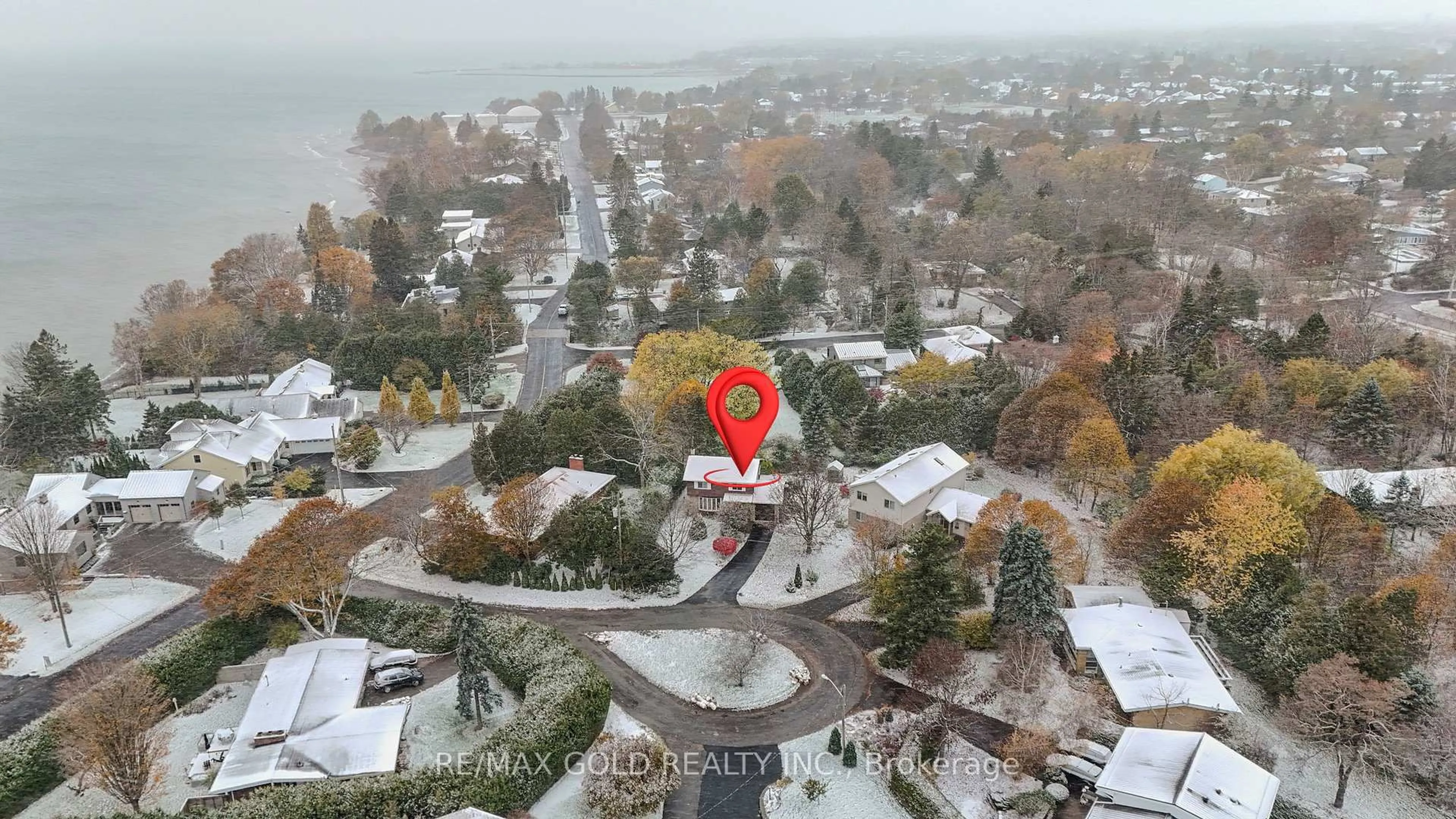 A pic from outside/outdoor area/front of a property/back of a property/a pic from drone, mountain view for 3 St Lawrence Pl, Cobourg Ontario K9A 4G9