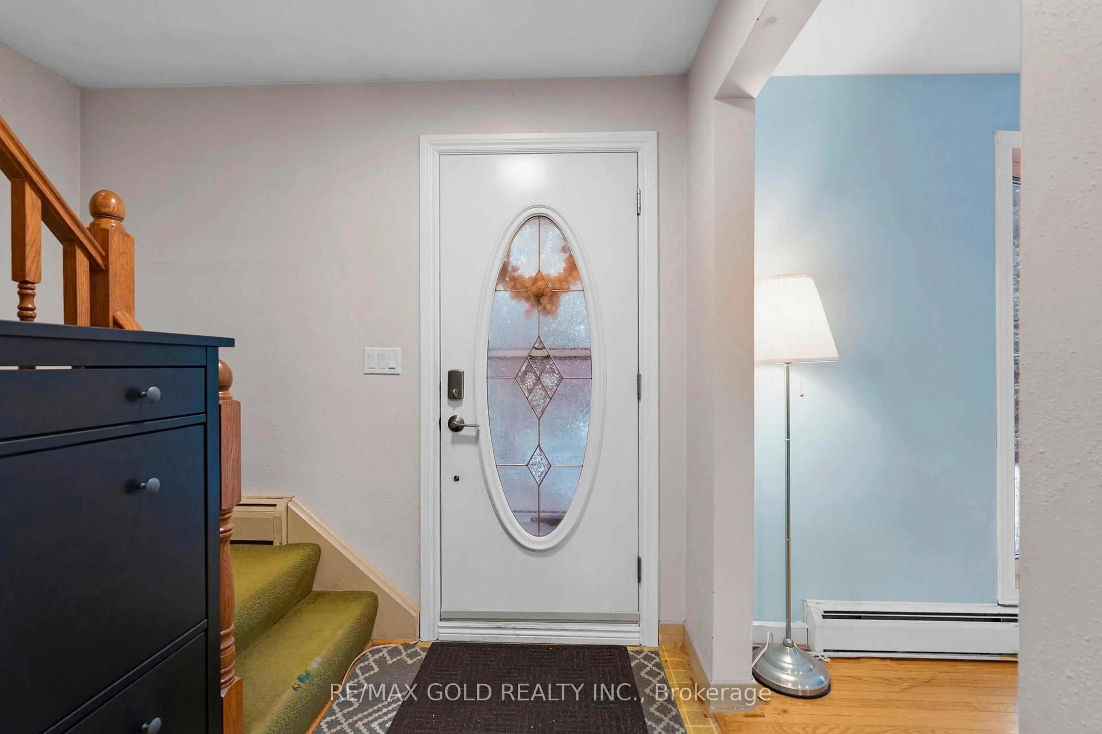 Indoor entryway for 3 St Lawrence Pl, Cobourg Ontario K9A 4G9