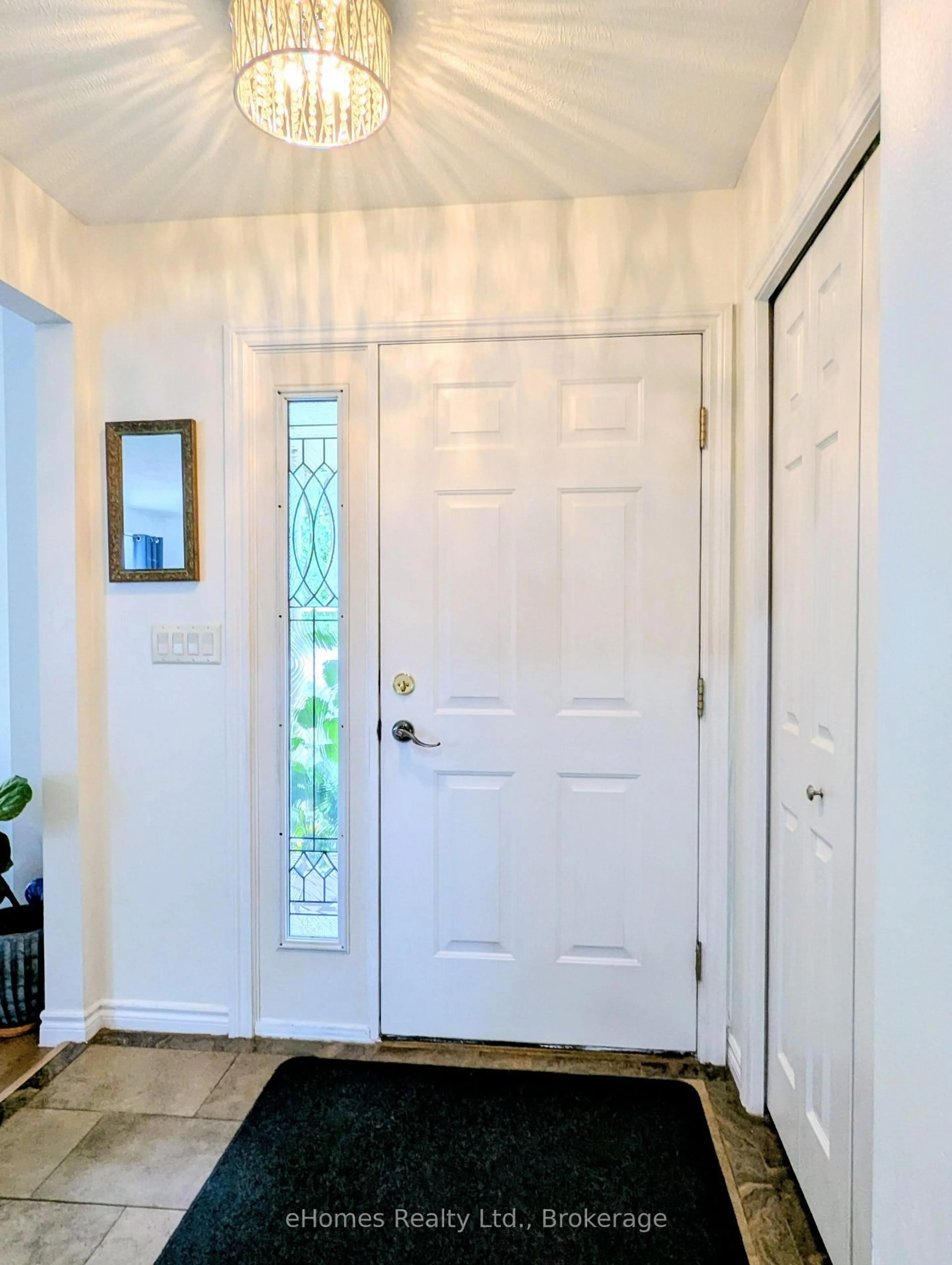 Indoor entryway for 206 2nd A St, Owen Sound Ontario N4K 6X3