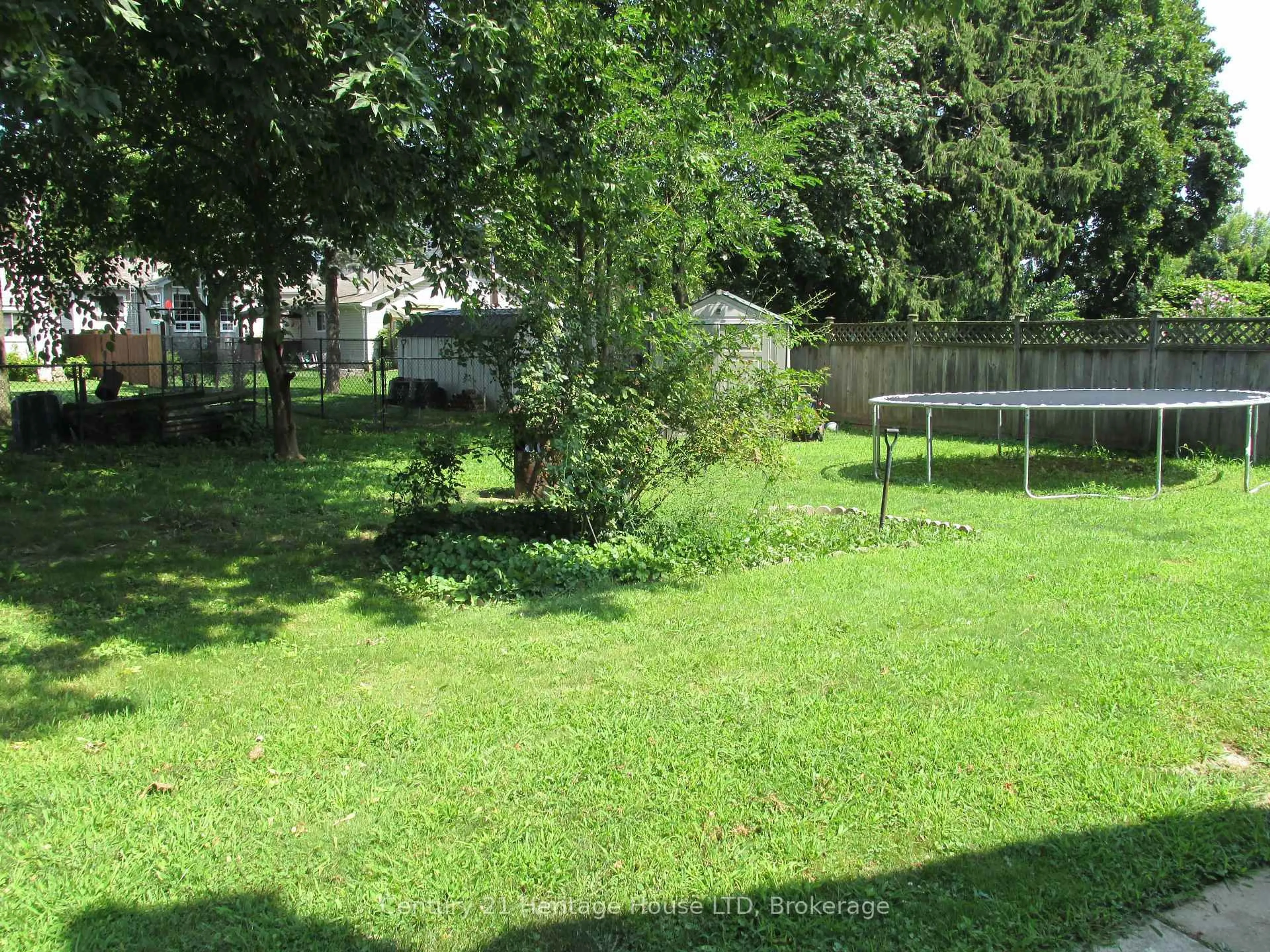 Patio, unknown for 3 Melba Rd, St. Catharines Ontario L2M 4P5