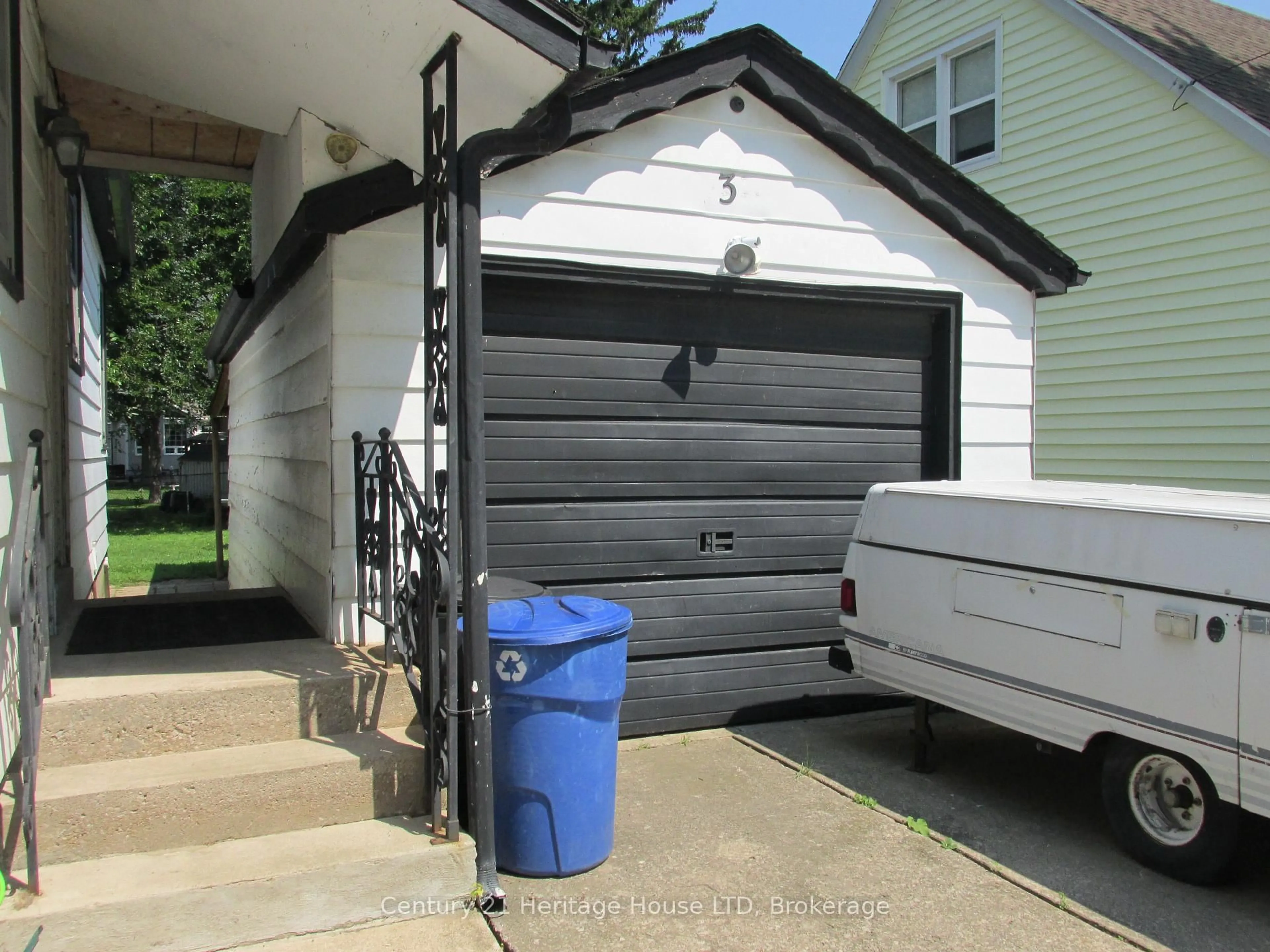 Indoor garage for 3 Melba Rd, St. Catharines Ontario L2M 4P5