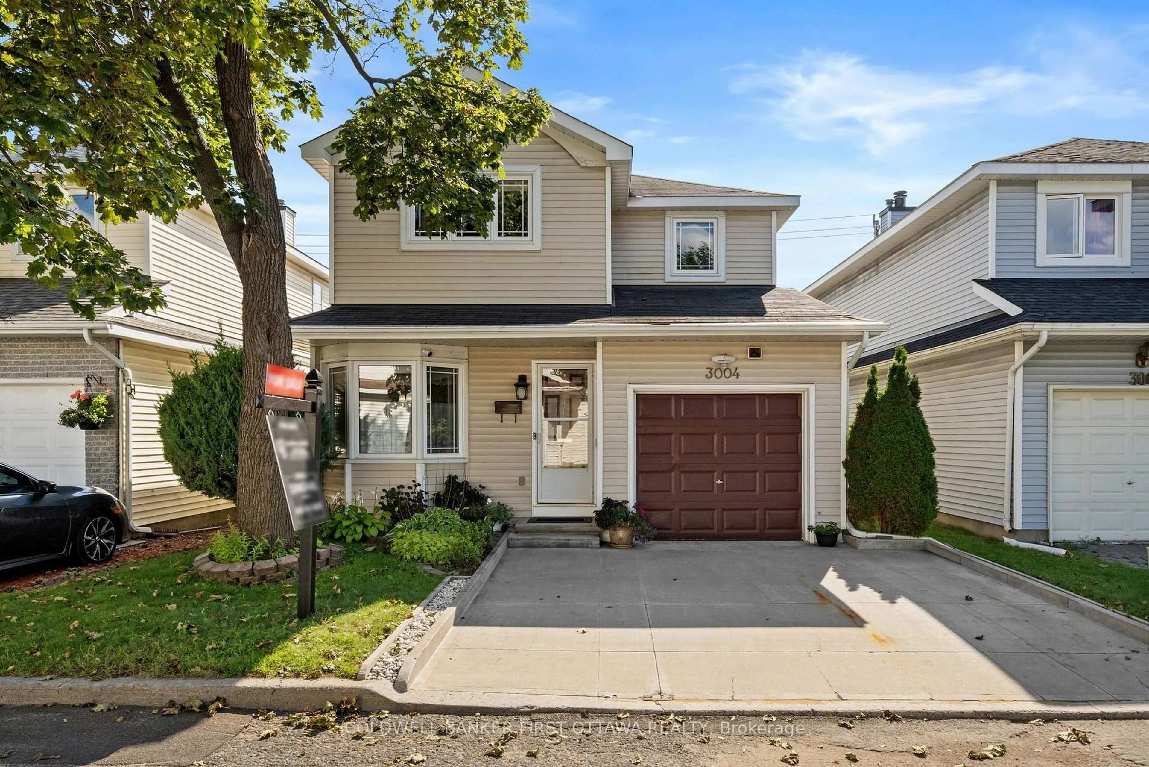 Home with vinyl exterior material, street for 3004 VICTORIA HEIGHTS Cres, Ottawa Ontario K1T 3M7