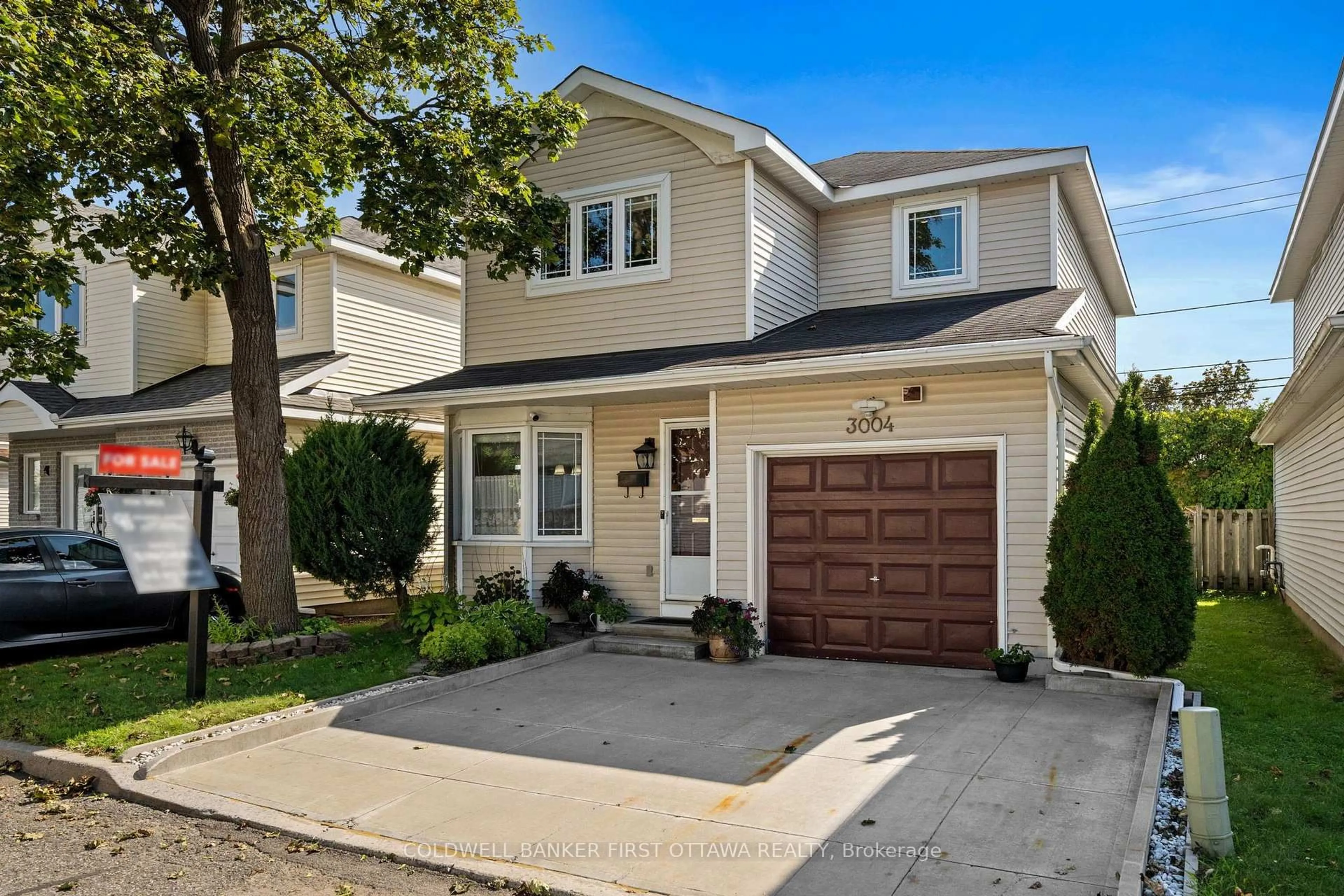 Home with vinyl exterior material, street for 3004 VICTORIA HEIGHTS Cres, Ottawa Ontario K1T 3M7