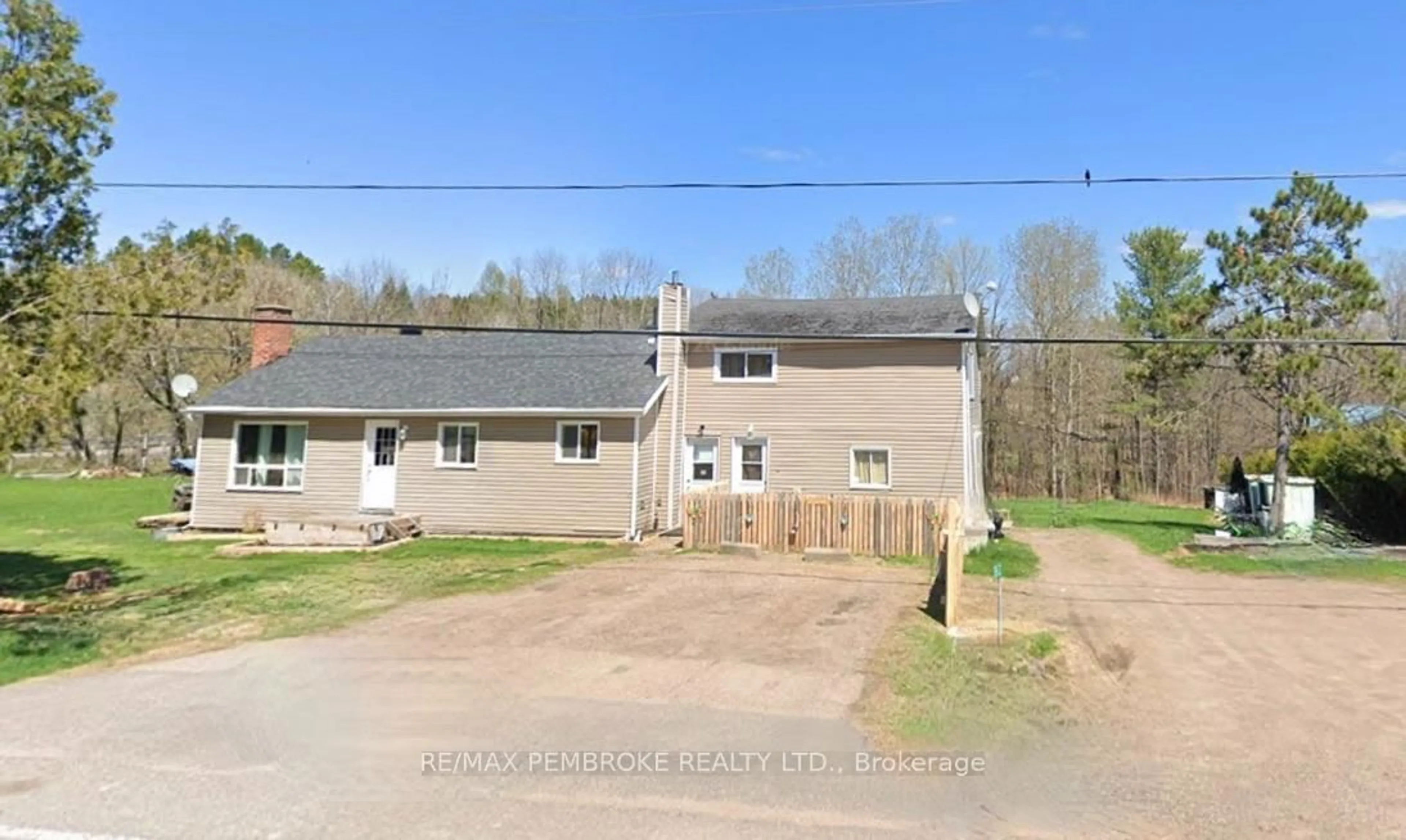 A pic from outside/outdoor area/front of a property/back of a property/a pic from drone, building for 3396 B Line Rd, Petawawa Ontario K8A 6W7