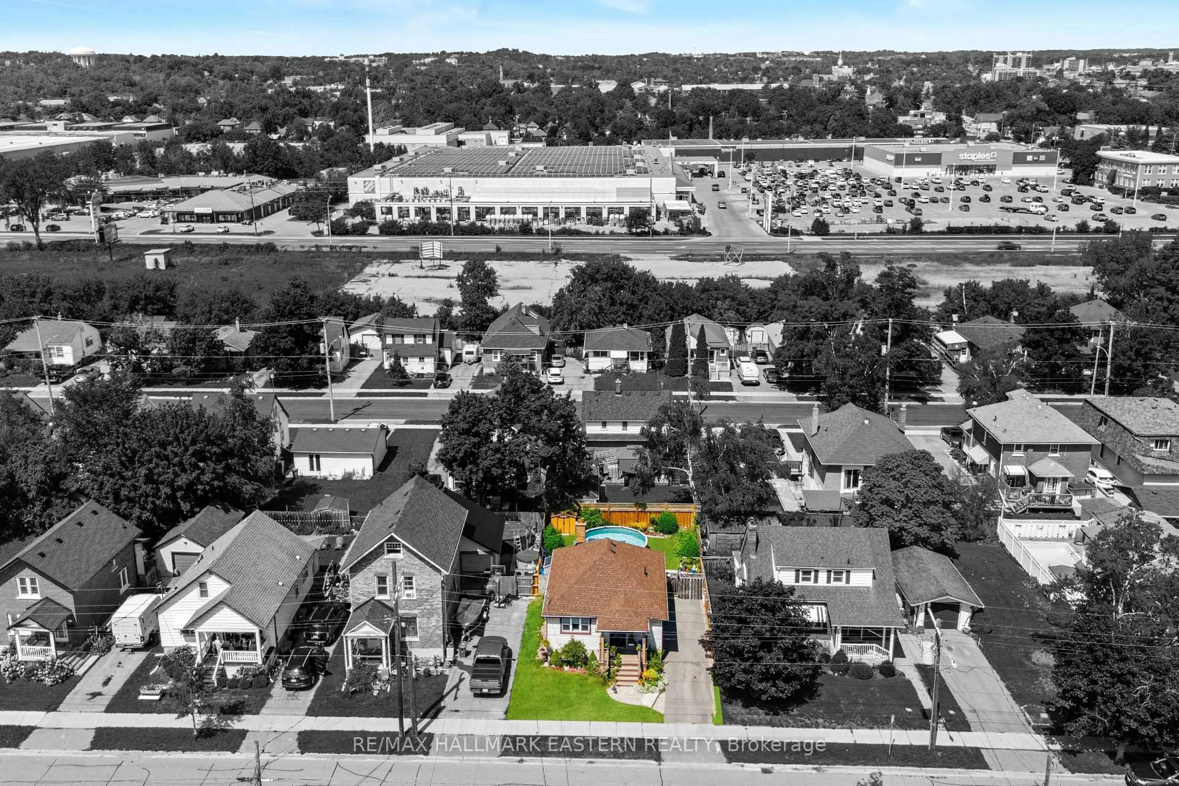 A pic from outside/outdoor area/front of a property/back of a property/a pic from drone, street for 420 Edison Ave, Peterborough Ontario K9J 4G3