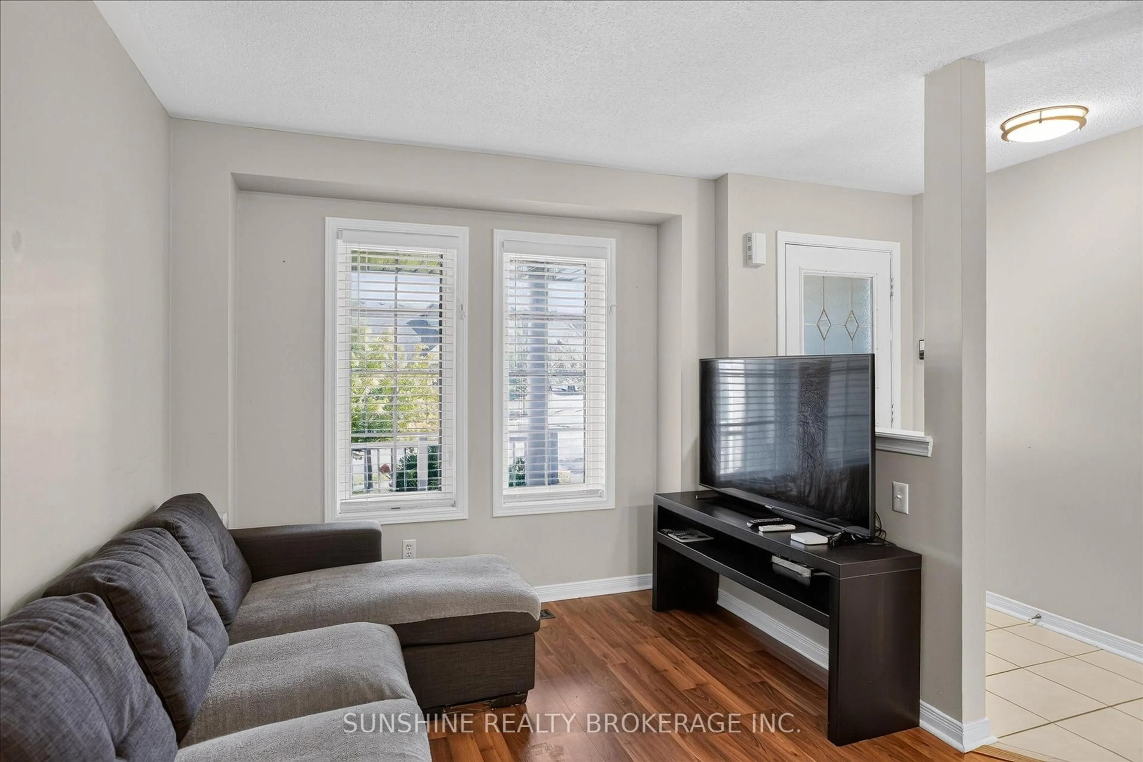 Living room with furniture, unknown for 254 TOBIN Crt, Peterborough Ontario K9J 7S7