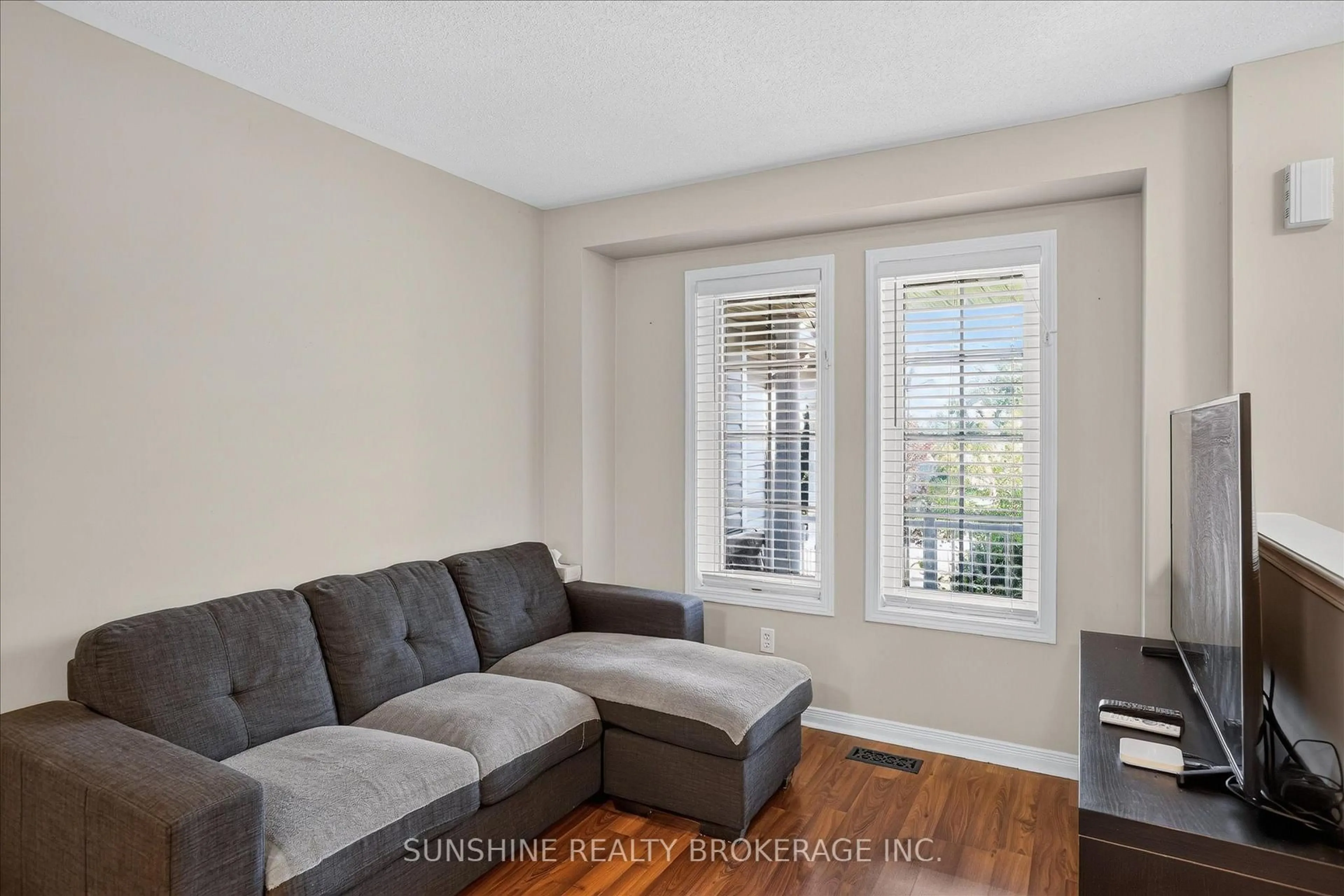 Living room with furniture, unknown for 254 TOBIN Crt, Peterborough Ontario K9J 7S7