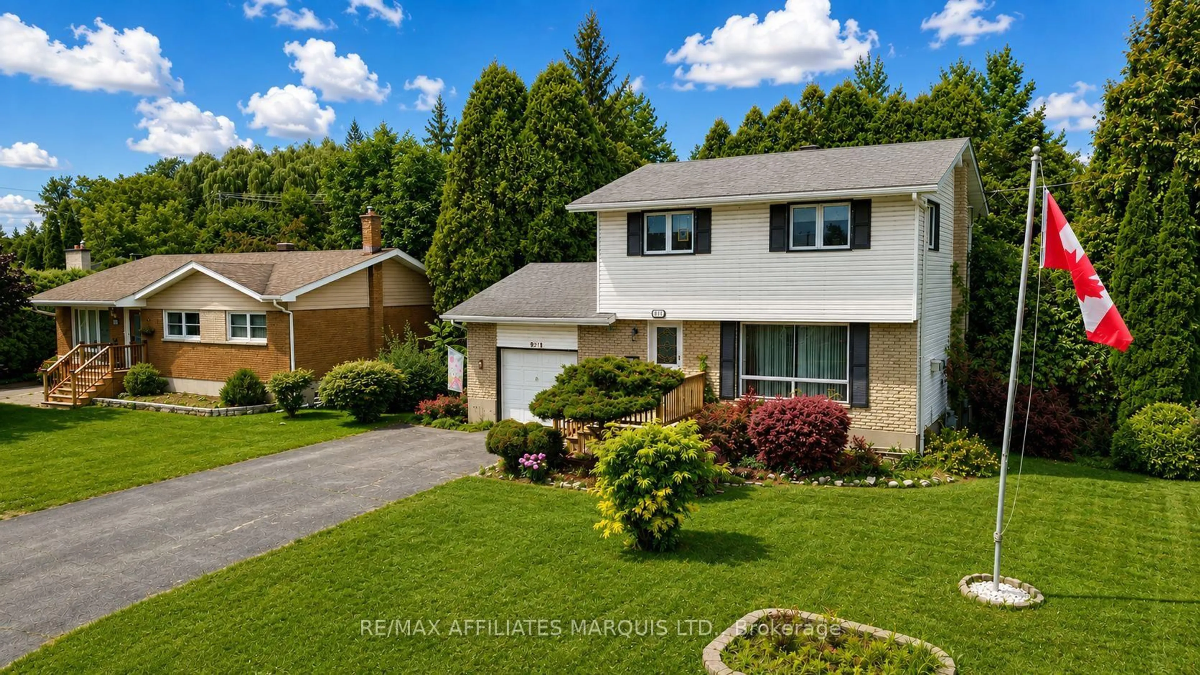 A pic from outside/outdoor area/front of a property/back of a property/a pic from drone, street for 917 Queen St, Cornwall Ontario K6J 1P3