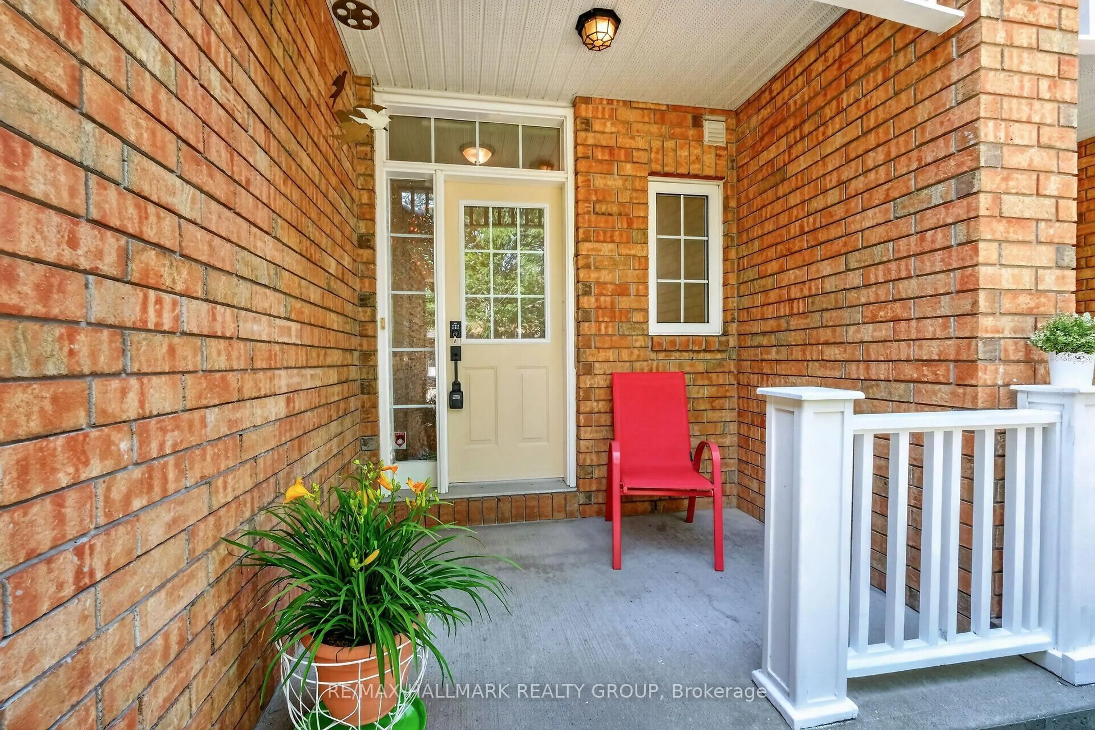 Indoor entryway for 24 Gray Cres, Ottawa Ontario K2K 3J6