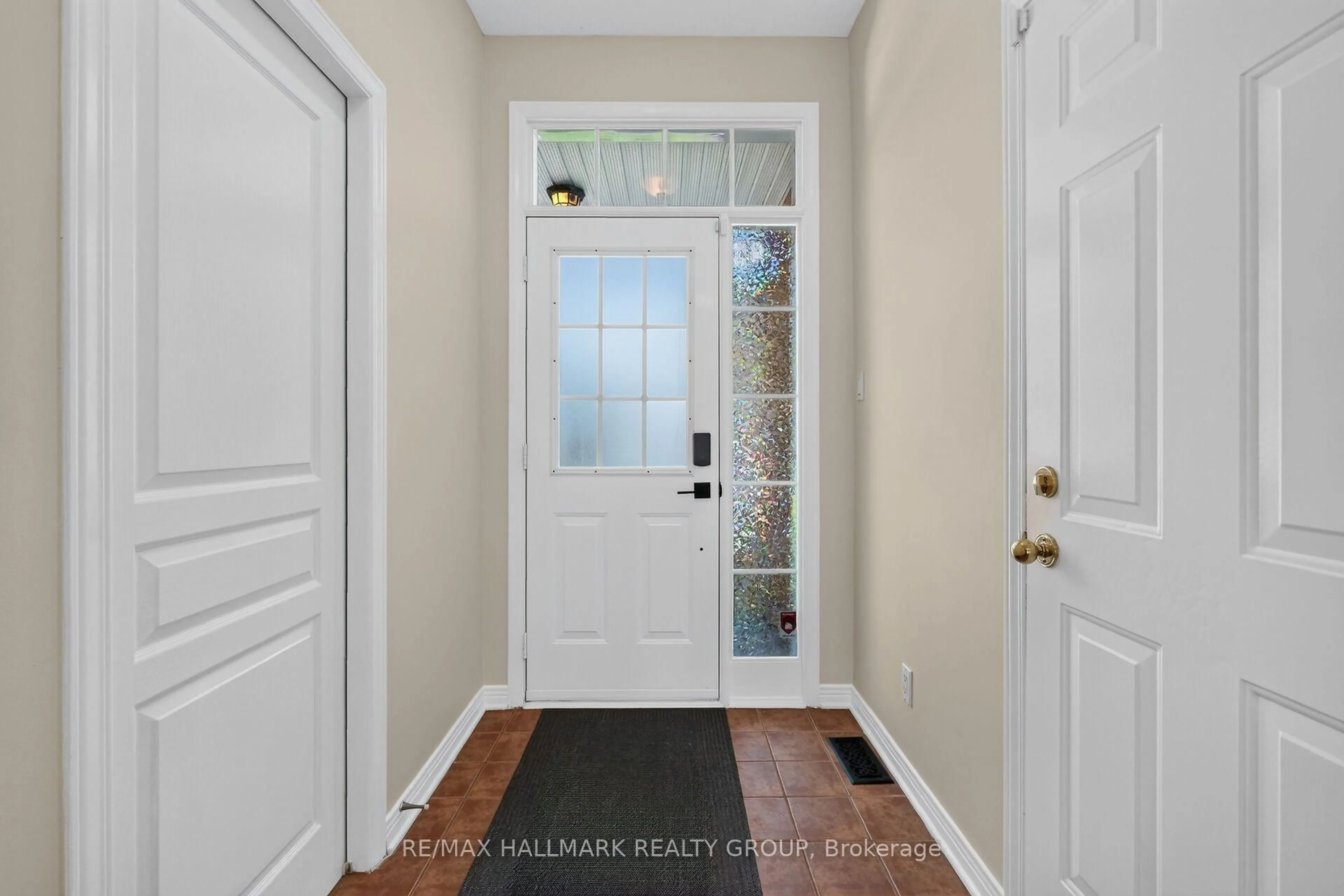 Indoor entryway for 24 Gray Cres, Ottawa Ontario K2K 3J6