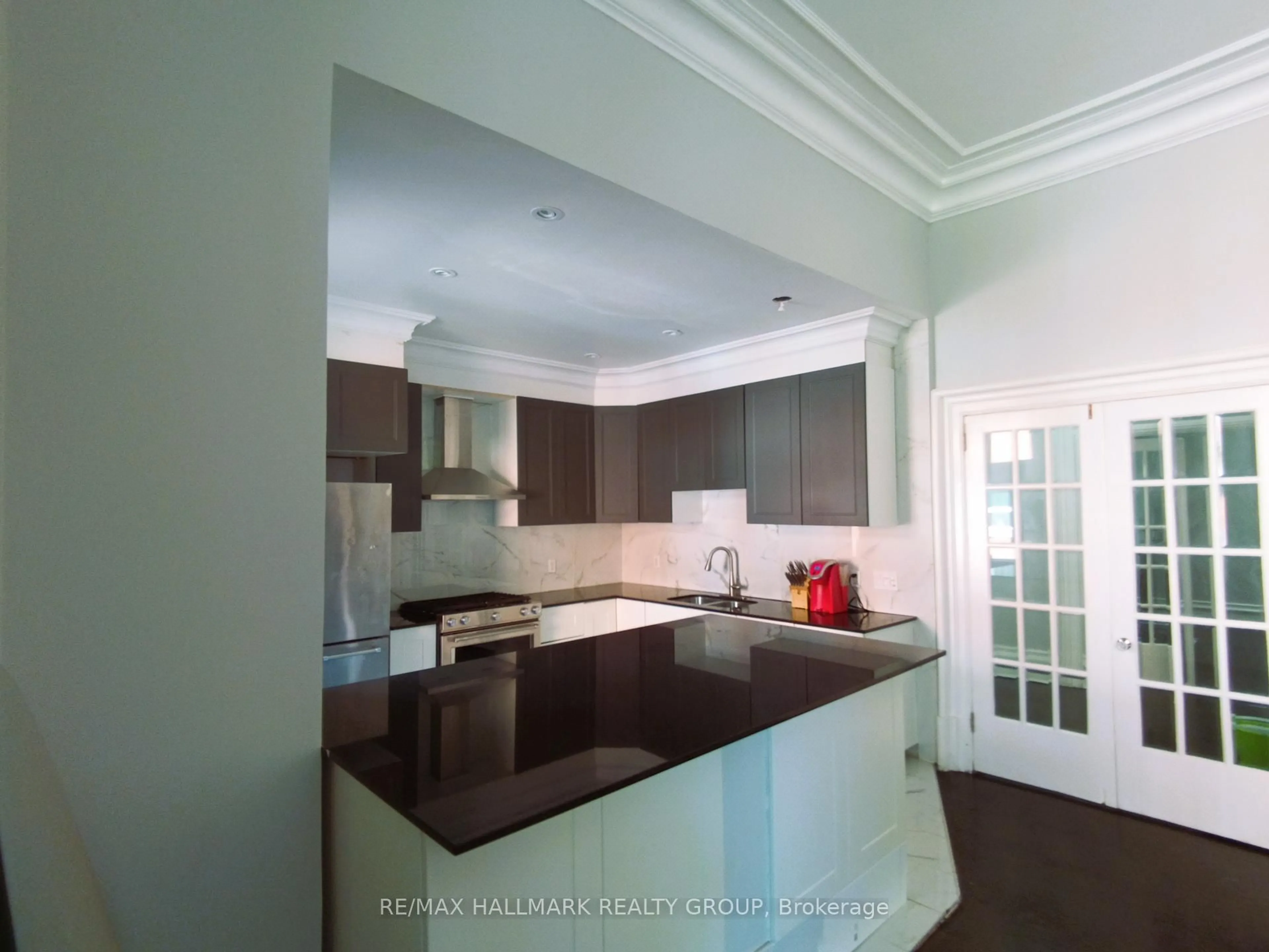 Open concept kitchen, unknown for 460 Wilbrod St, Ottawa Ontario K1N 6M8