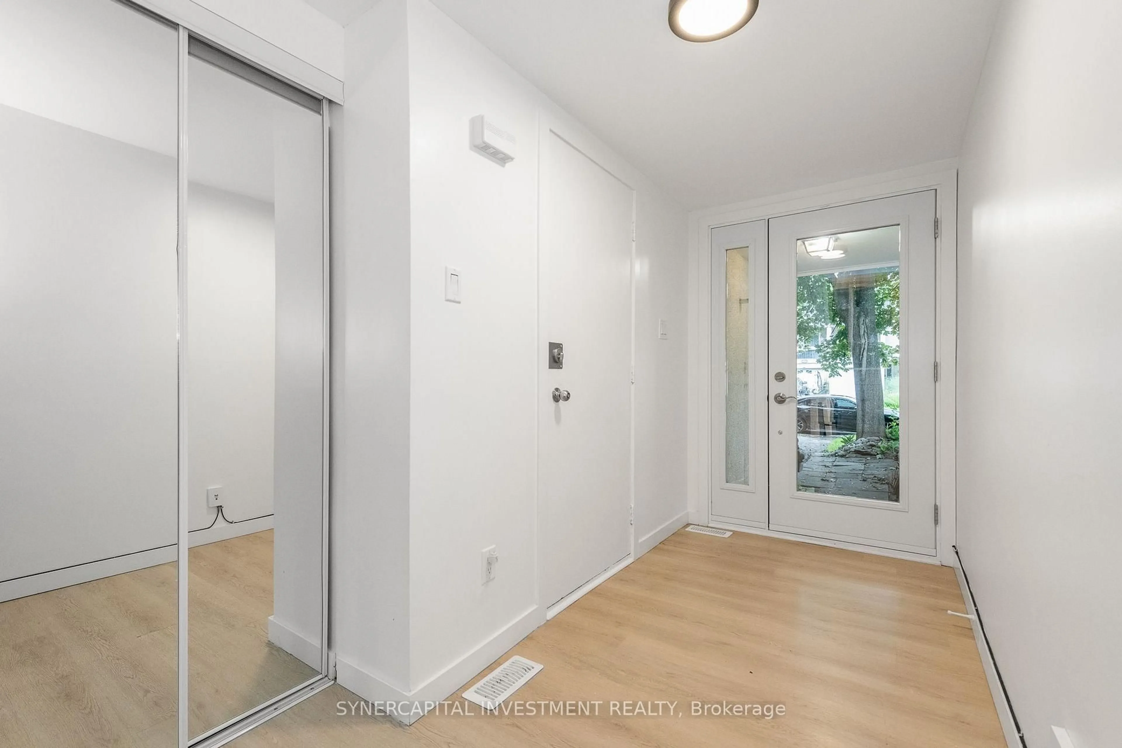 Indoor entryway for 50 Tybalt Cres, Ottawa Ontario K2H 8J5