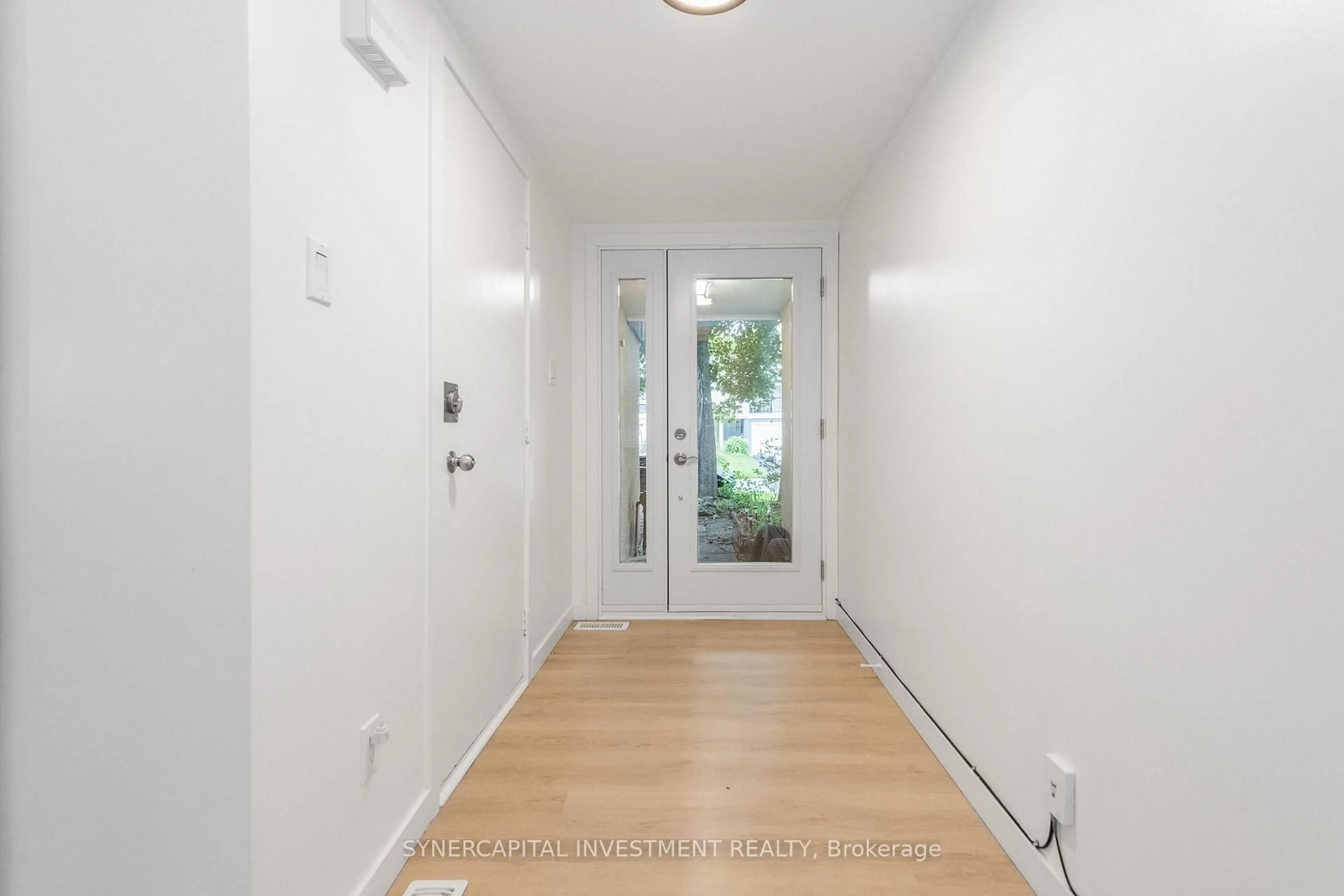 Indoor entryway for 50 Tybalt Cres, Ottawa Ontario K2H 8J5