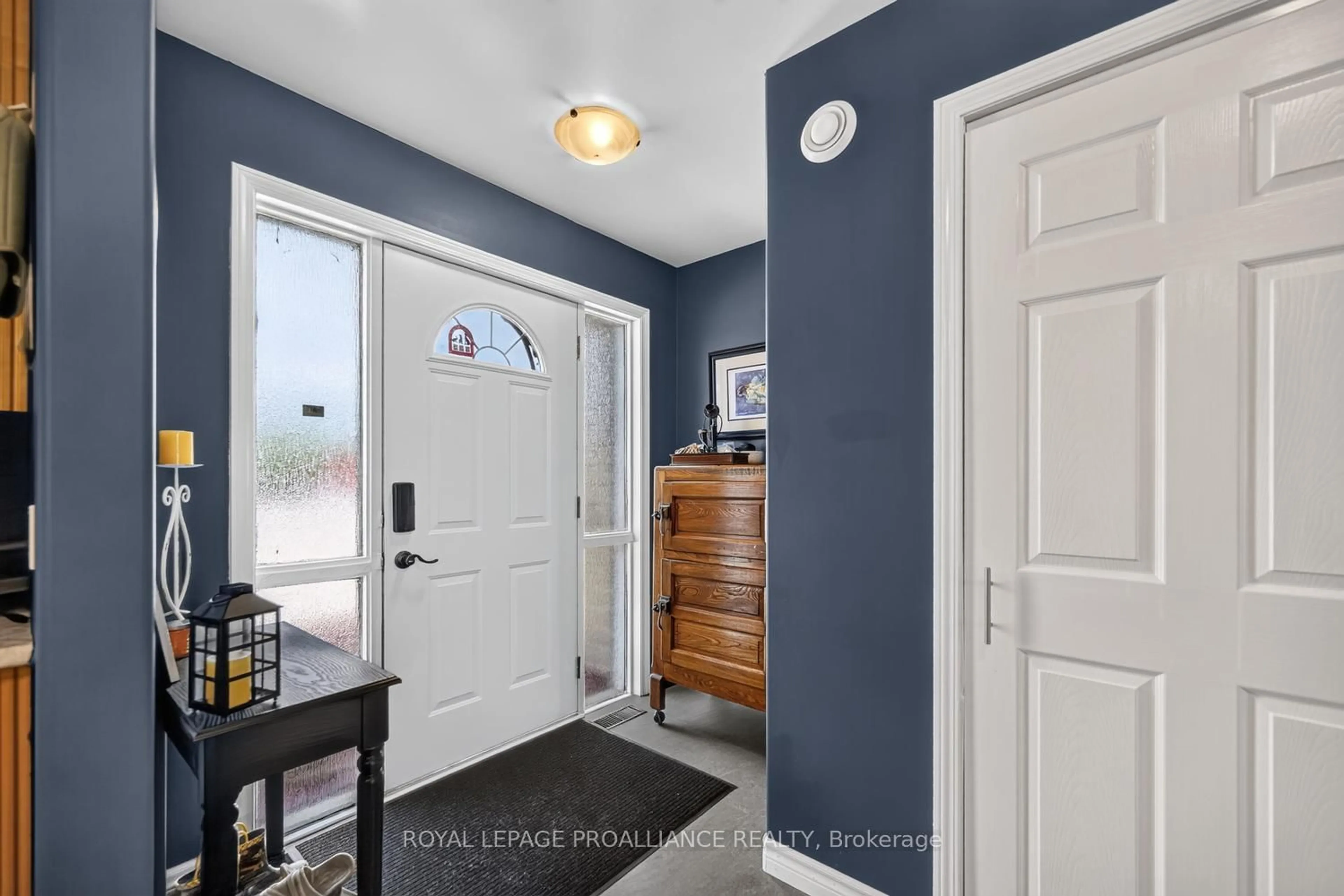 Indoor entryway for 10250 County Road 15 Rd, Augusta Ontario K0G 1R0