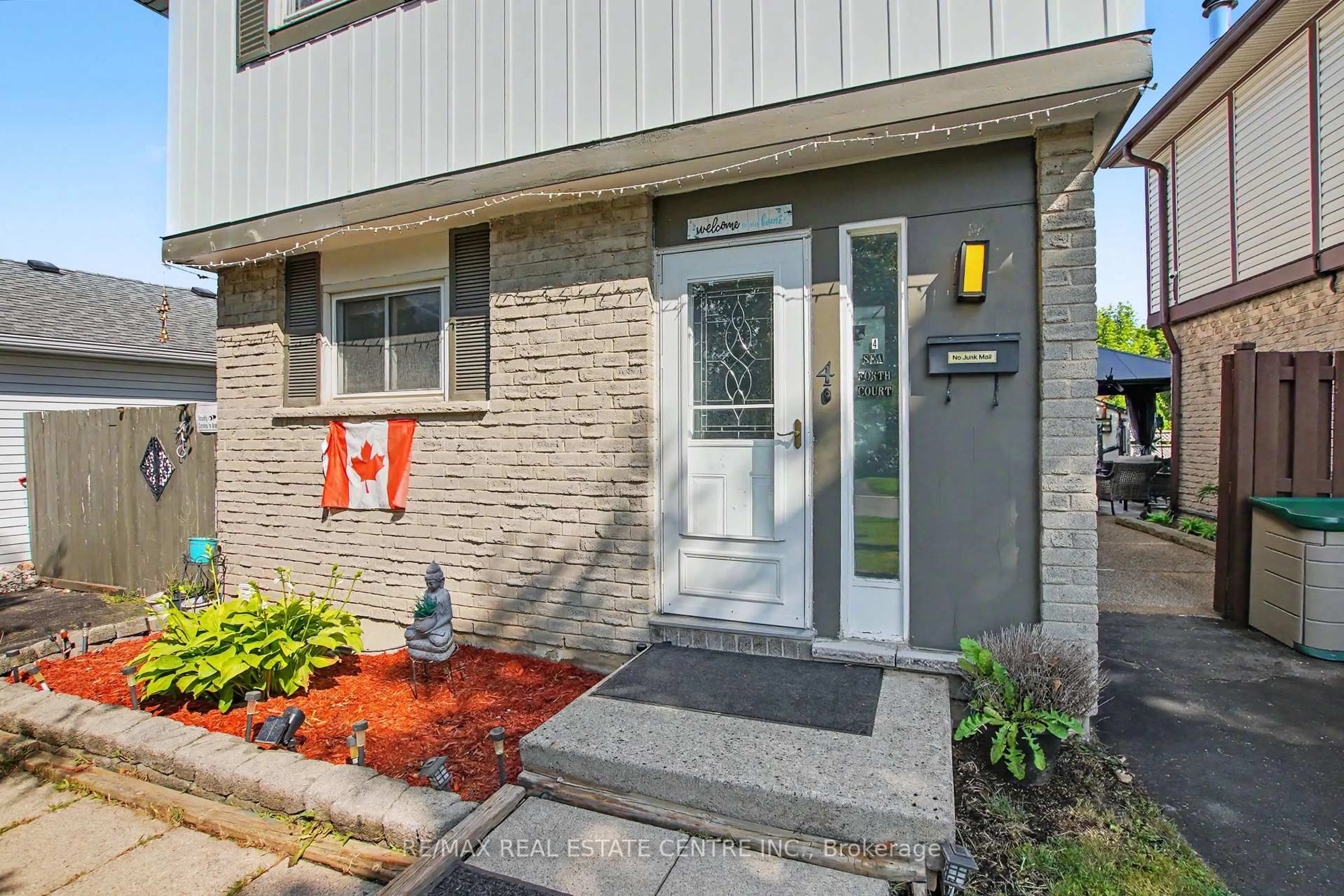 Indoor entryway for 4 Seaforth Crt, London East Ontario N5V 3L1