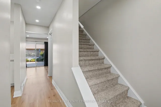 4 Seaforth Crt, London East 5