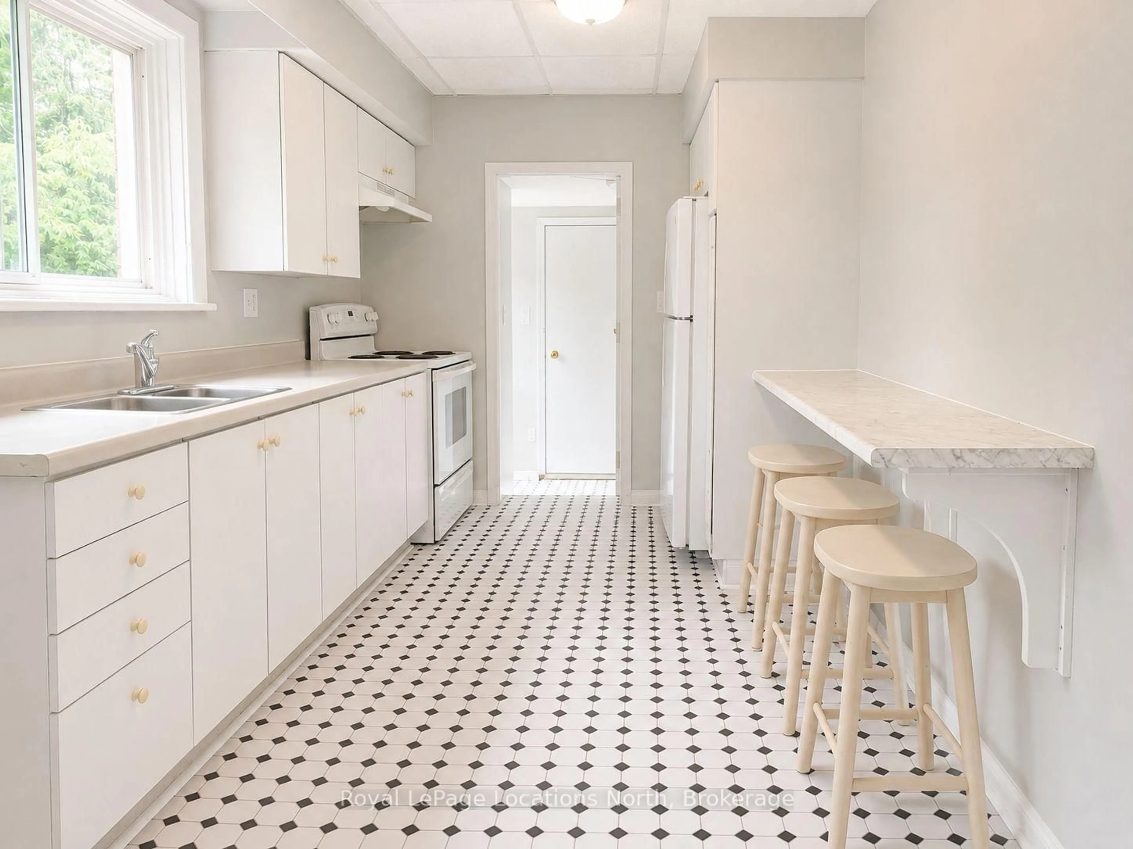 Standard kitchen, ceramic/tile floor for 675 Stewart St, Peterborough Ontario K9H 4C5