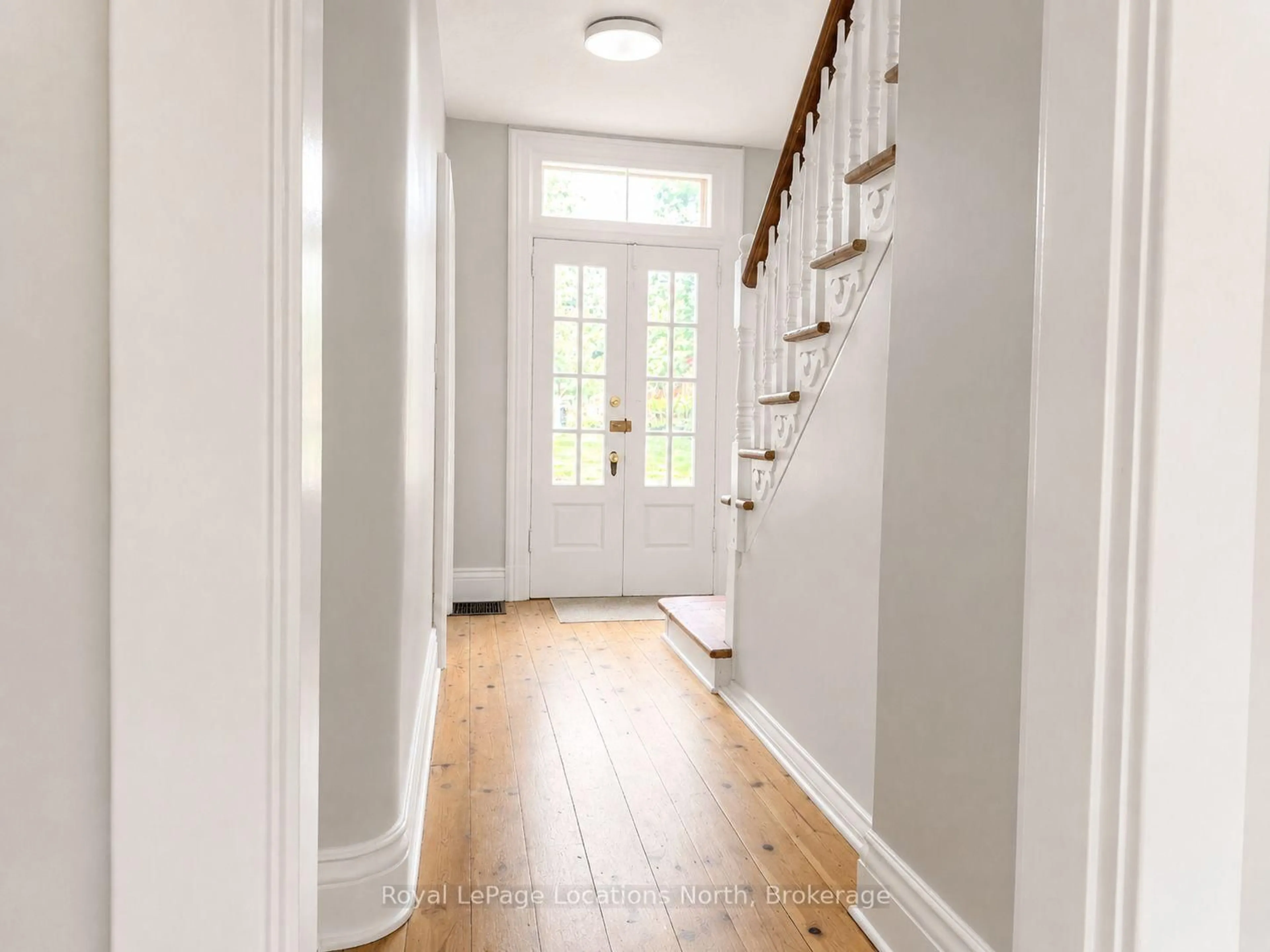 Indoor entryway for 675 Stewart St, Peterborough Ontario K9H 4C5