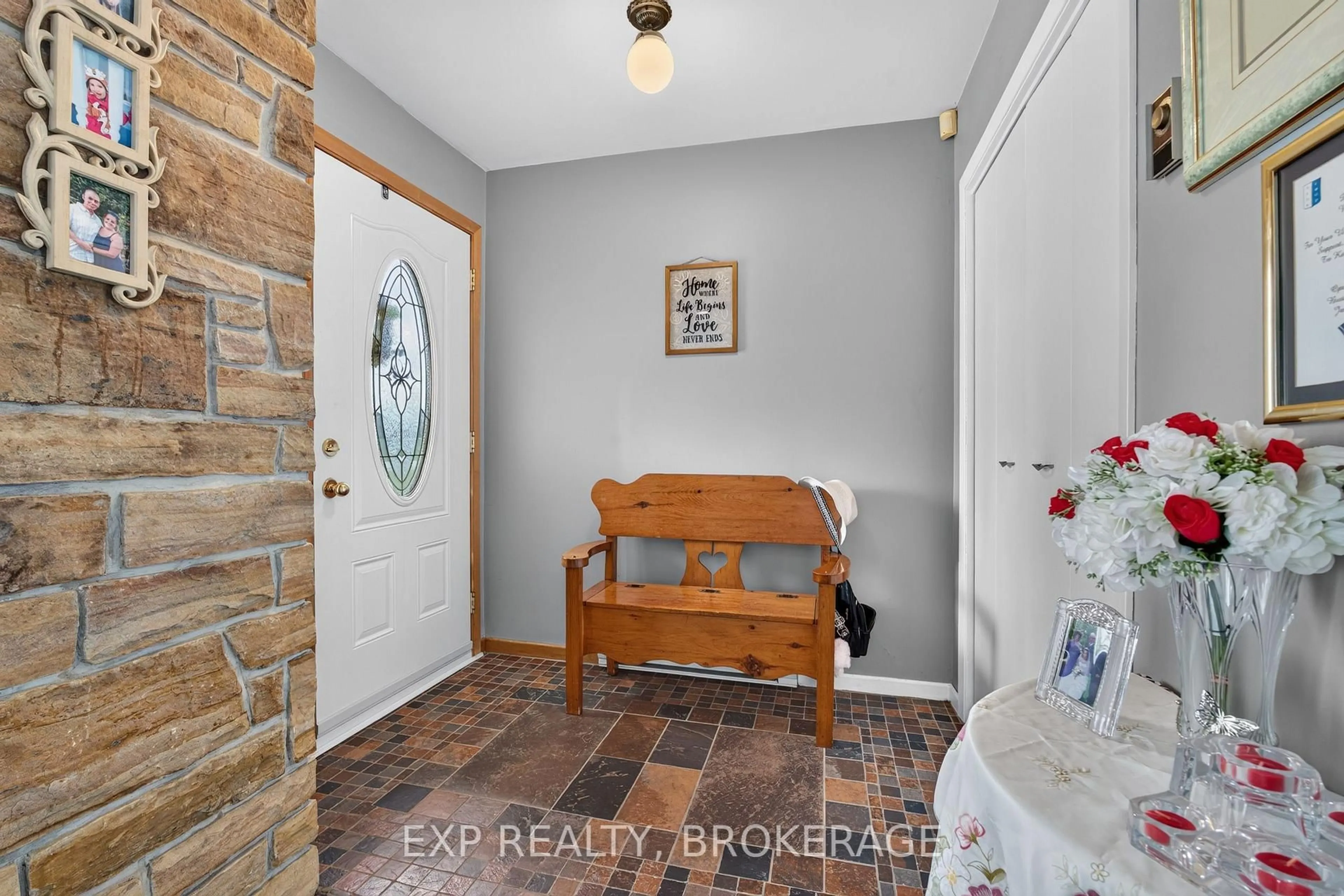 Indoor entryway for 6583 HIGHWAY 15, Seeley's Bay Ontario K0H 2N0