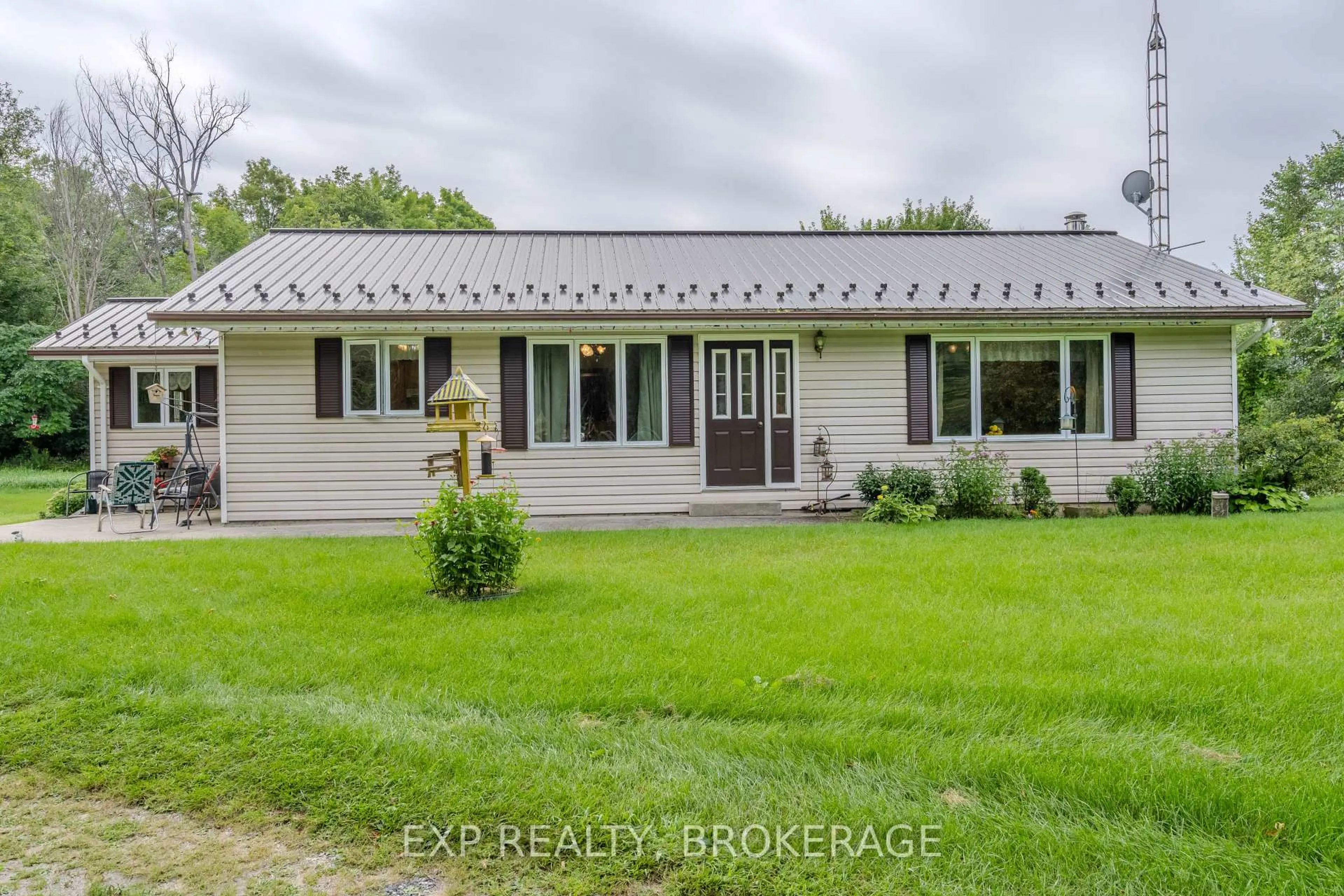A pic from outside/outdoor area/front of a property/back of a property/a pic from drone, unknown for 279 Munro Rd, Maberly Ontario K0H 2B0