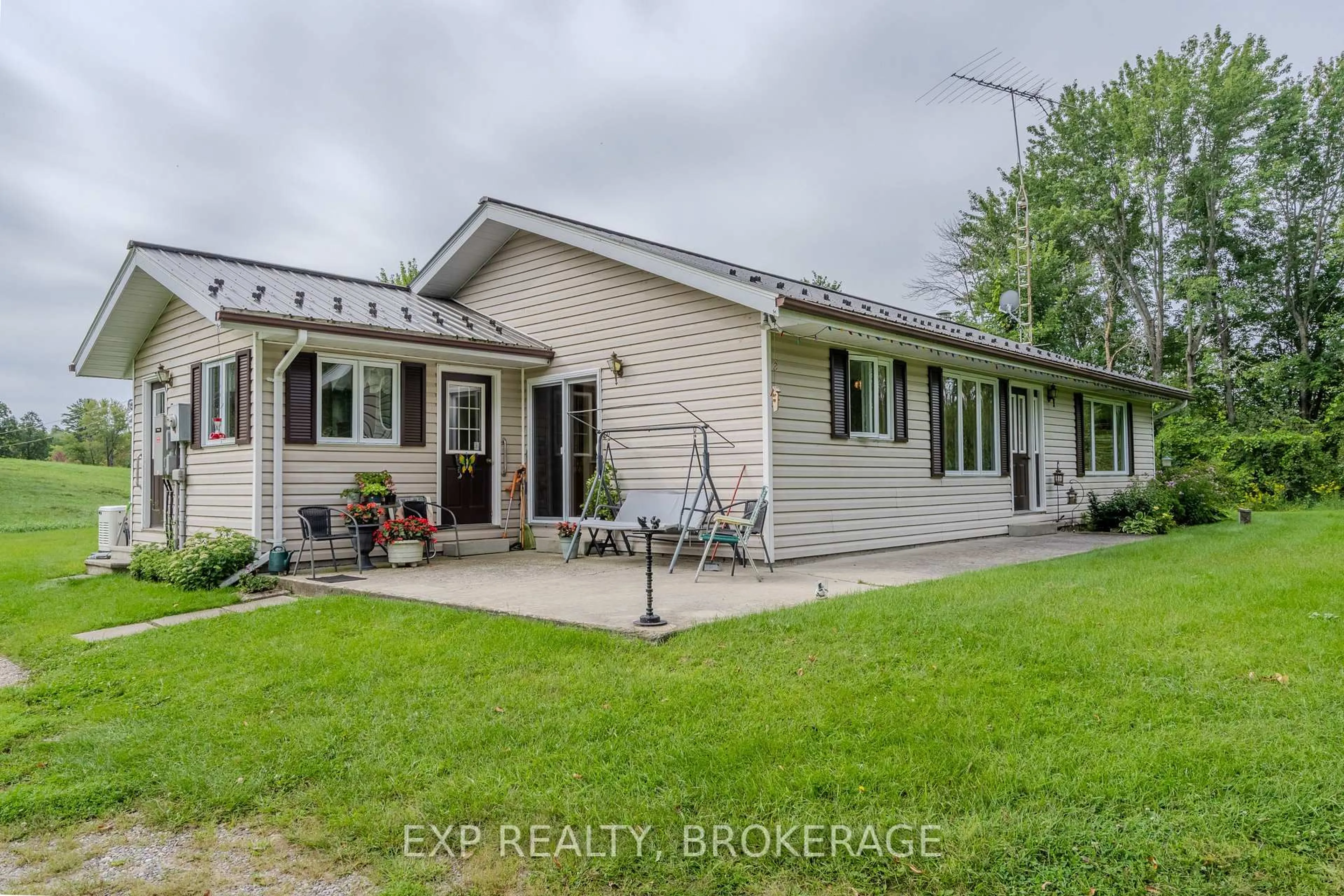A pic from outside/outdoor area/front of a property/back of a property/a pic from drone, unknown for 279 Munro Rd, Maberly Ontario K0H 2B0