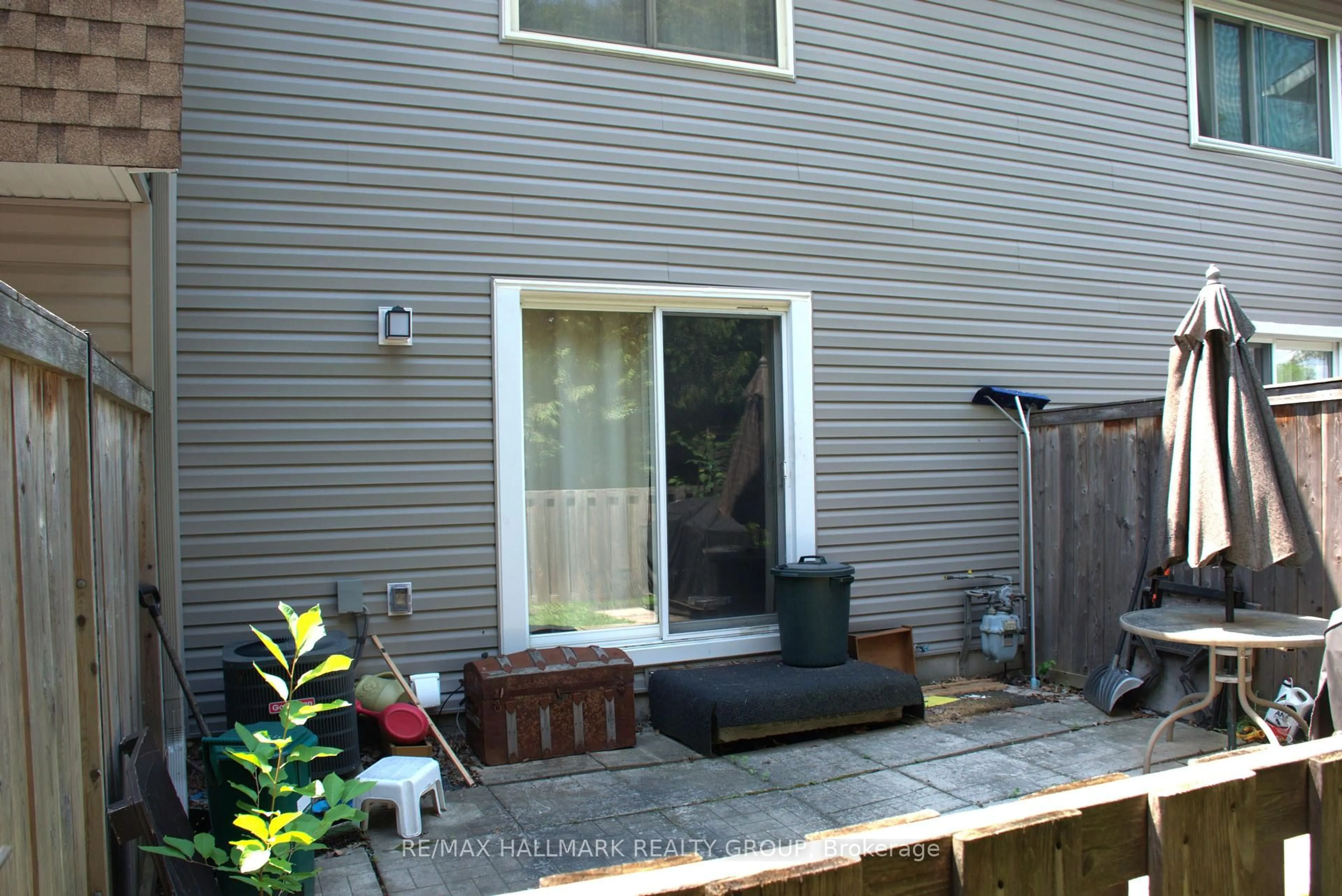 Patio, street for 1759 Lamoureux Dr #C, Ottawa Ontario K1E 2N5