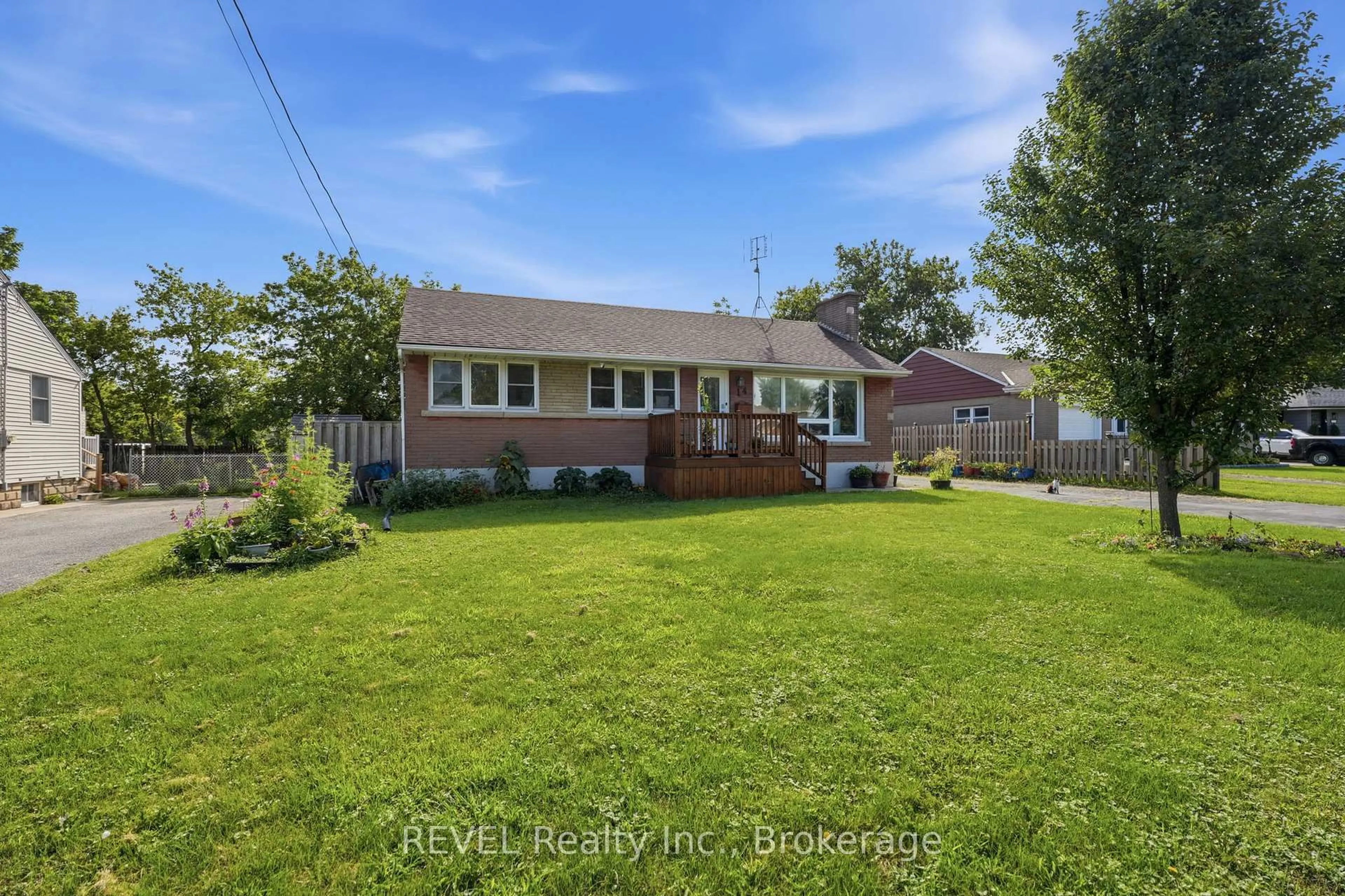 A pic from outside/outdoor area/front of a property/back of a property/a pic from drone, water/lake/river/ocean view for 14 Gram Ave, Welland Ontario L3C 1H3