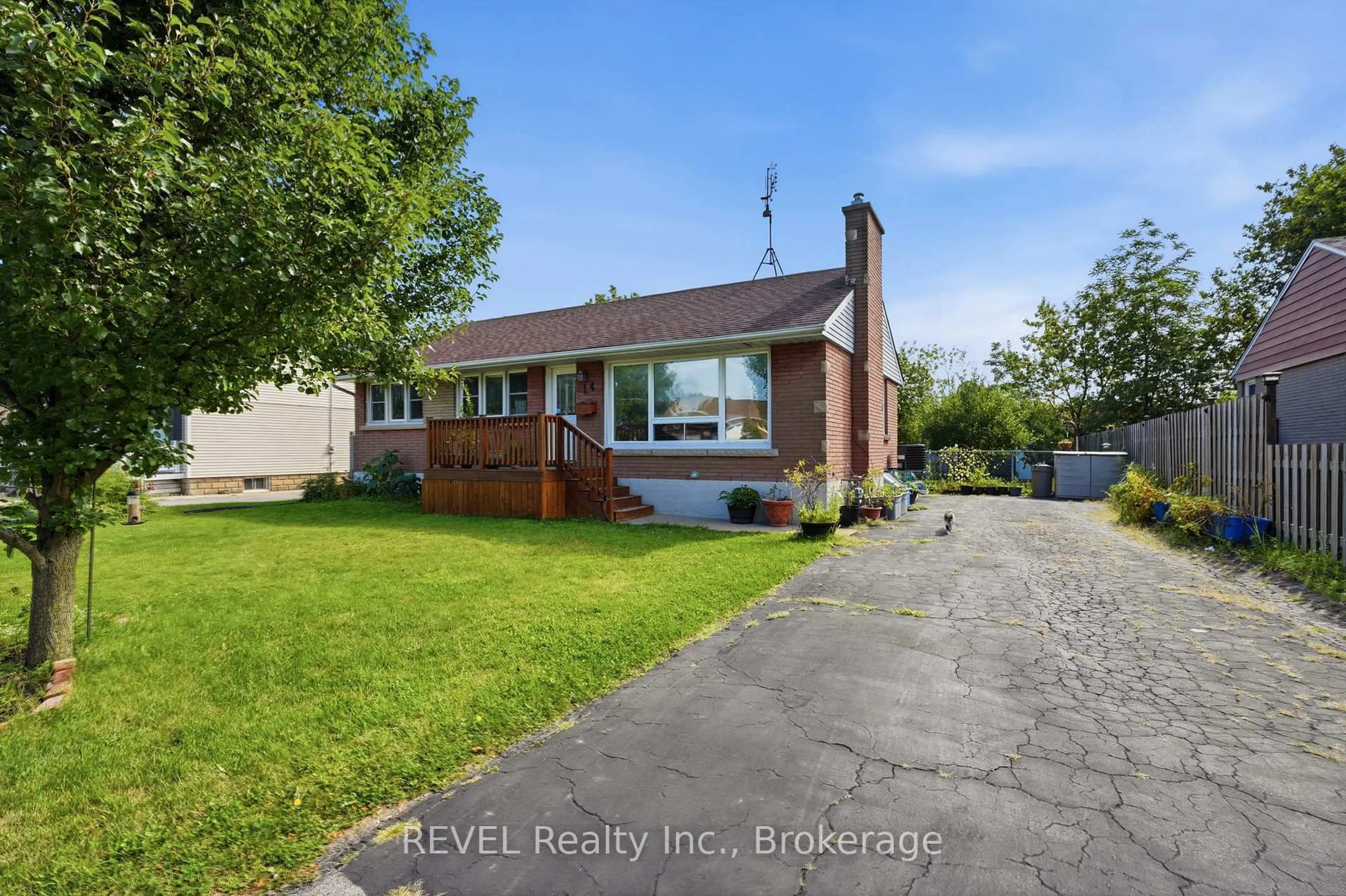 A pic from outside/outdoor area/front of a property/back of a property/a pic from drone, street for 14 Gram Ave, Welland Ontario L3C 1H3