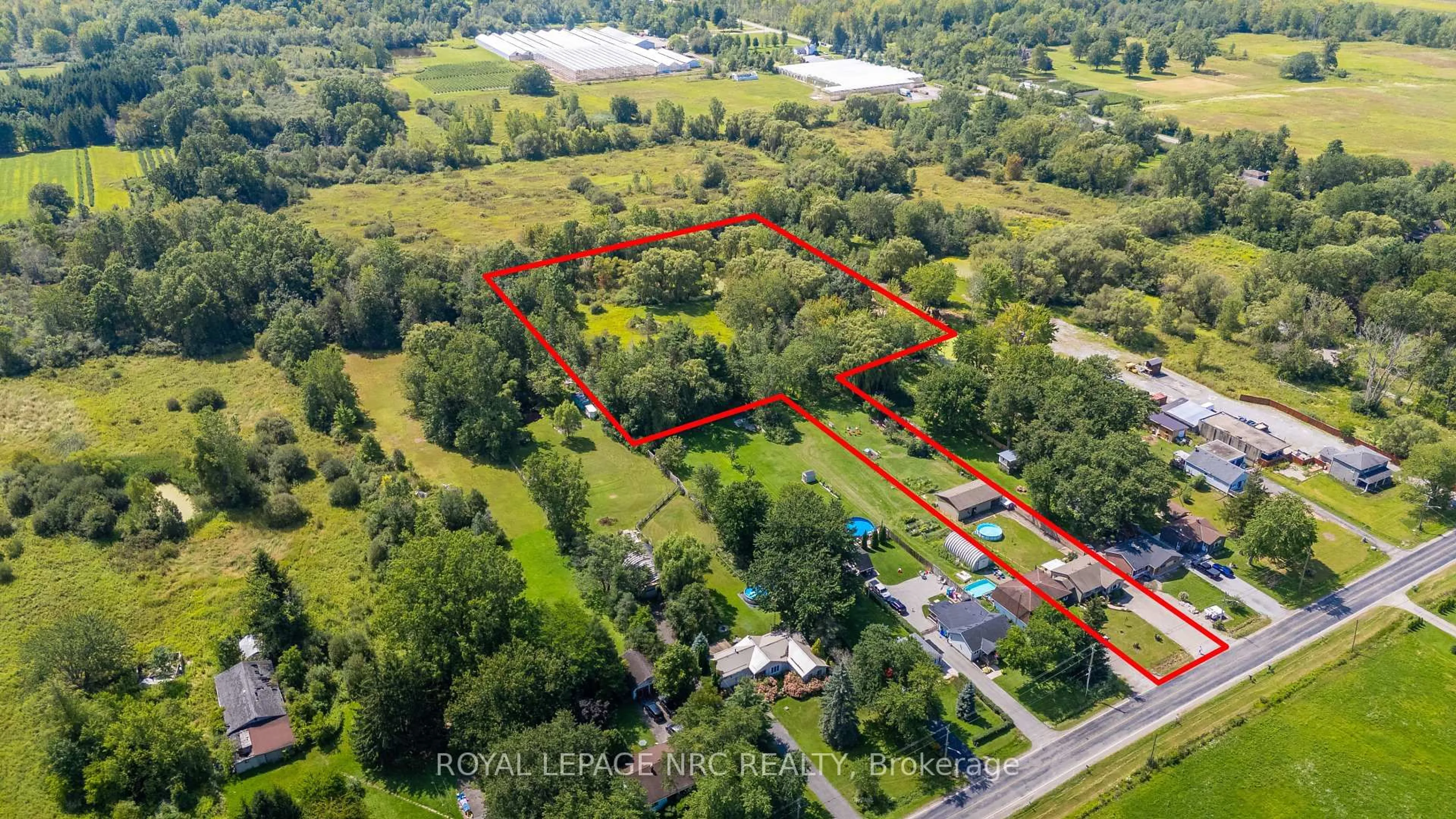 A pic from outside/outdoor area/front of a property/back of a property/a pic from drone, water/lake/river/ocean view for 2499 Port Robinson Rd, Thorold Ontario L3B 5N5