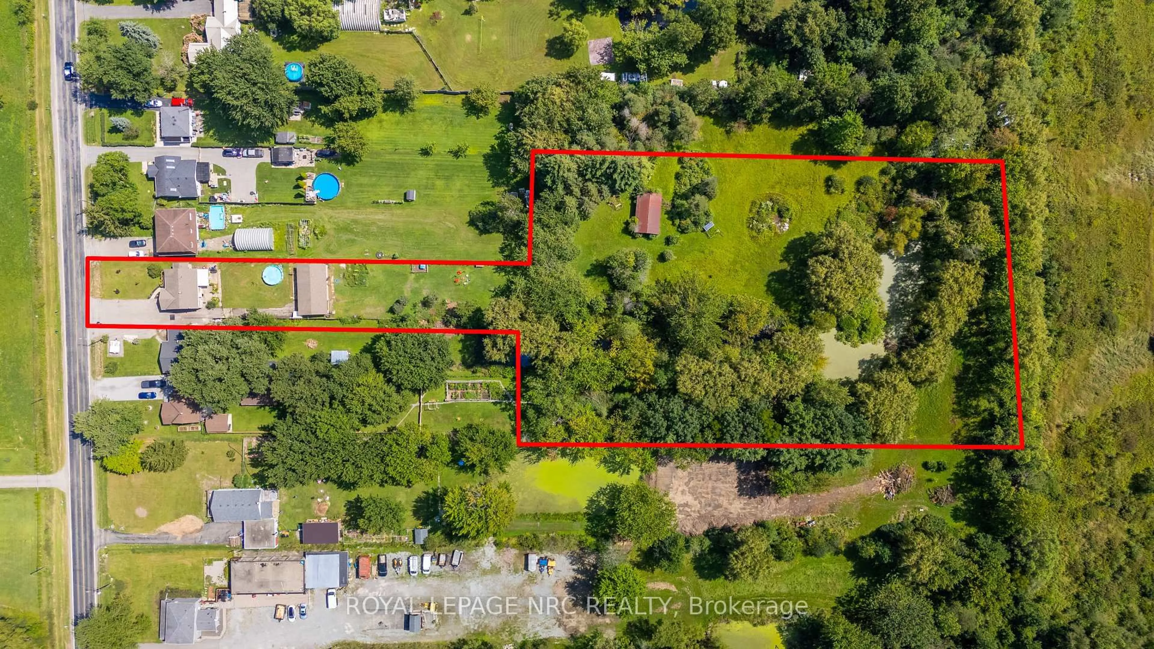 A pic from outside/outdoor area/front of a property/back of a property/a pic from drone, street for 2499 Port Robinson Rd, Thorold Ontario L3B 5N5