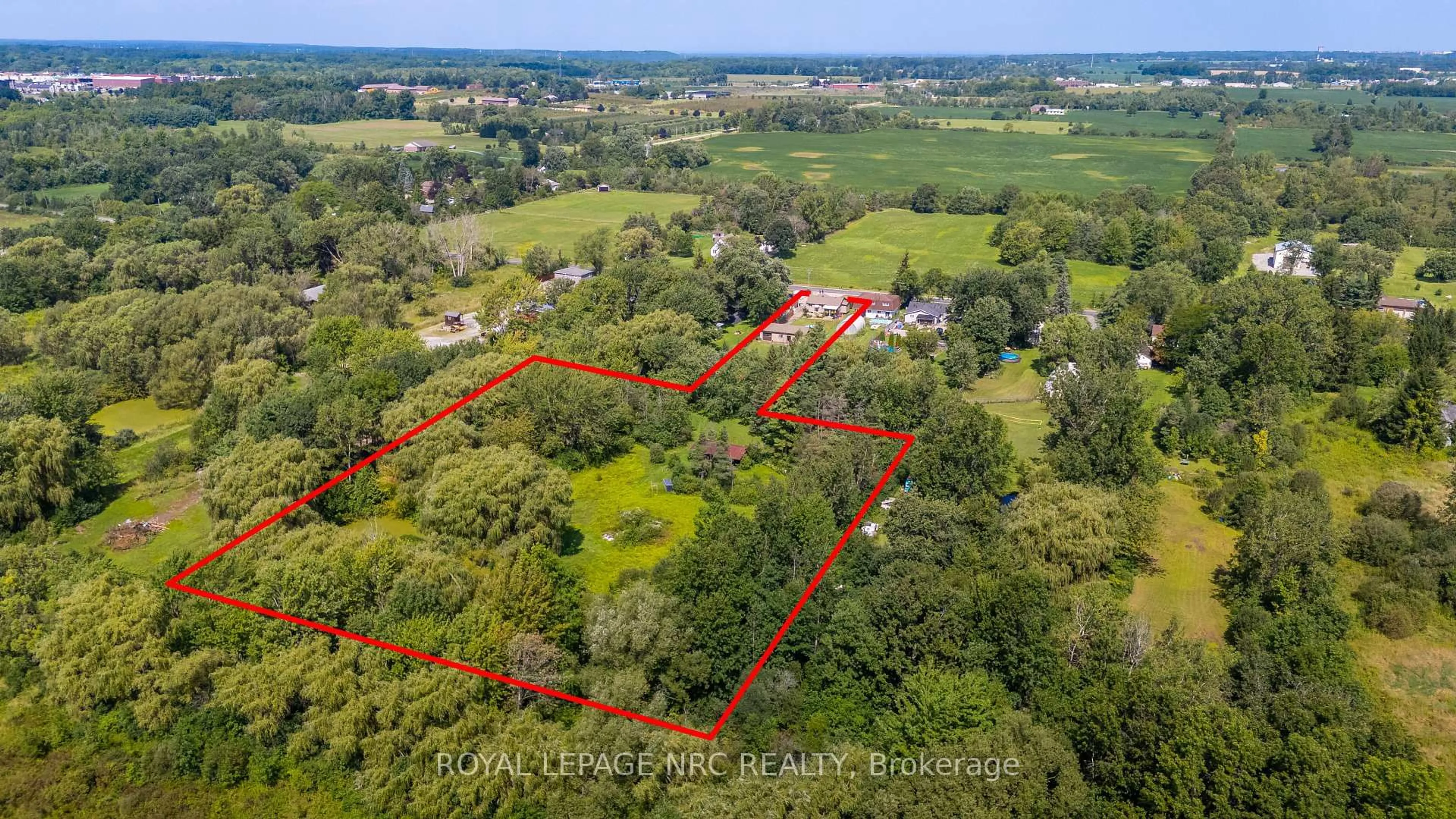 A pic from outside/outdoor area/front of a property/back of a property/a pic from drone, unknown for 2499 Port Robinson Rd, Thorold Ontario L3B 5N5