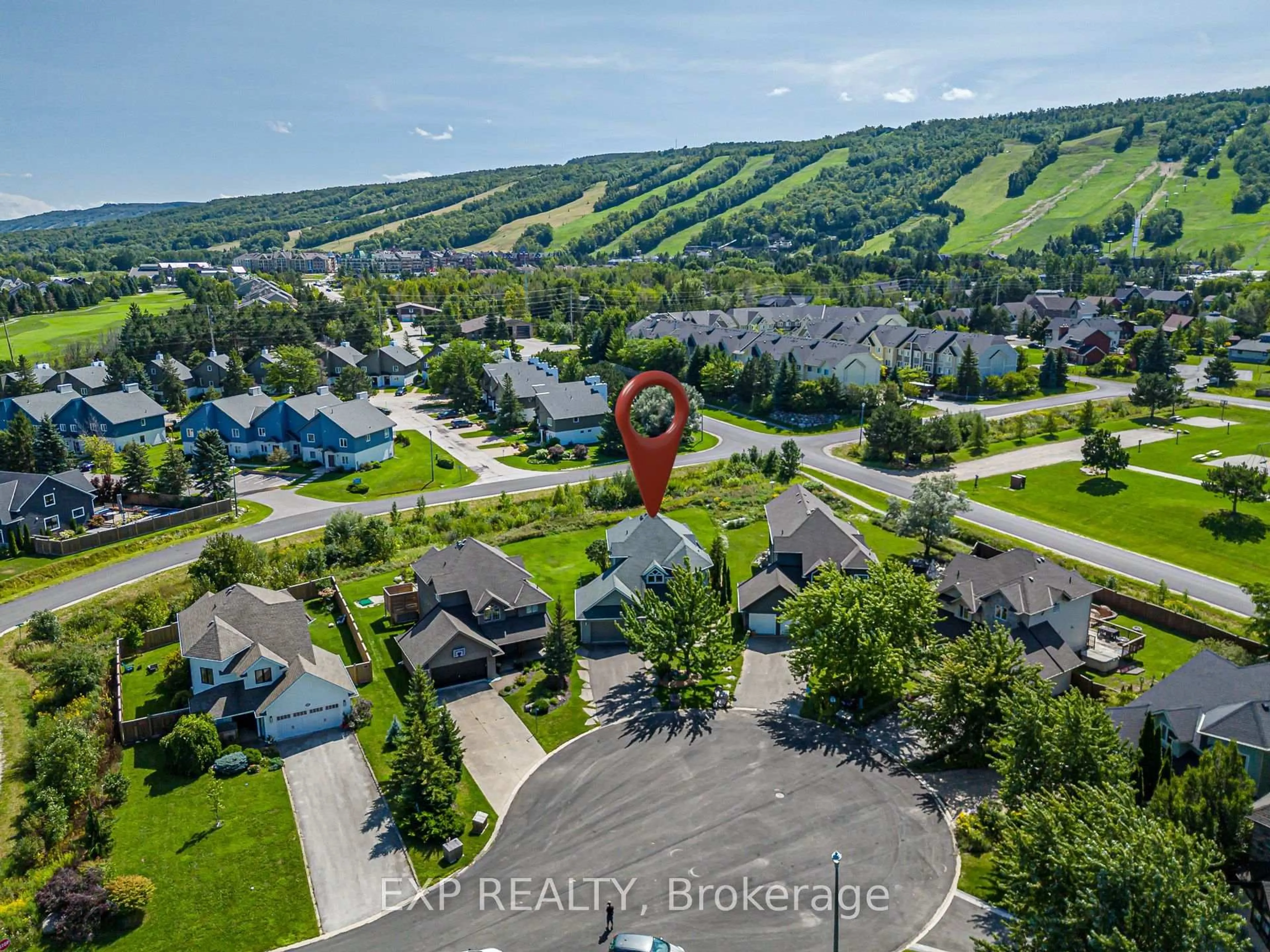 A pic from outside/outdoor area/front of a property/back of a property/a pic from drone, unknown for 106 Crossan Crt, Blue Mountains Ontario L9Y 0M3
