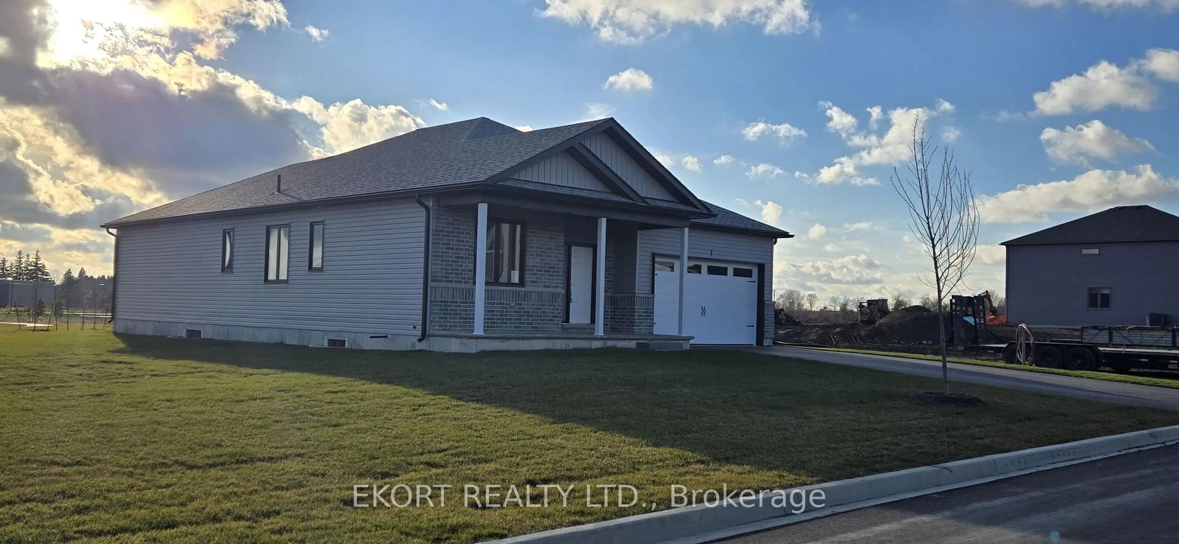 Home with vinyl exterior material, unknown for 7 French St, Prince Edward County Ontario K0K 2T0