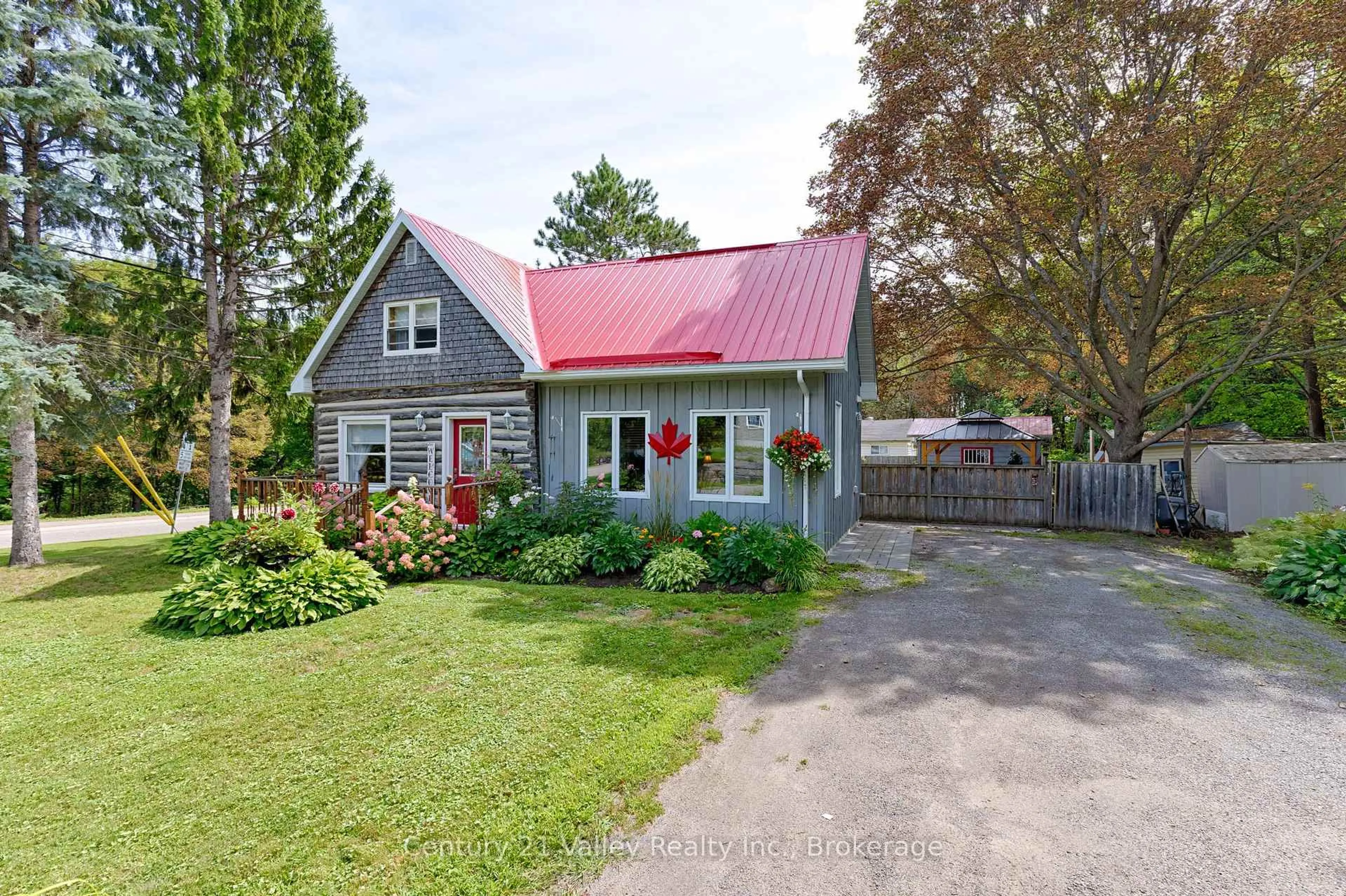 A pic from outside/outdoor area/front of a property/back of a property/a pic from drone, street for 61 Melanie St, Eganville Ontario K0J 1T0