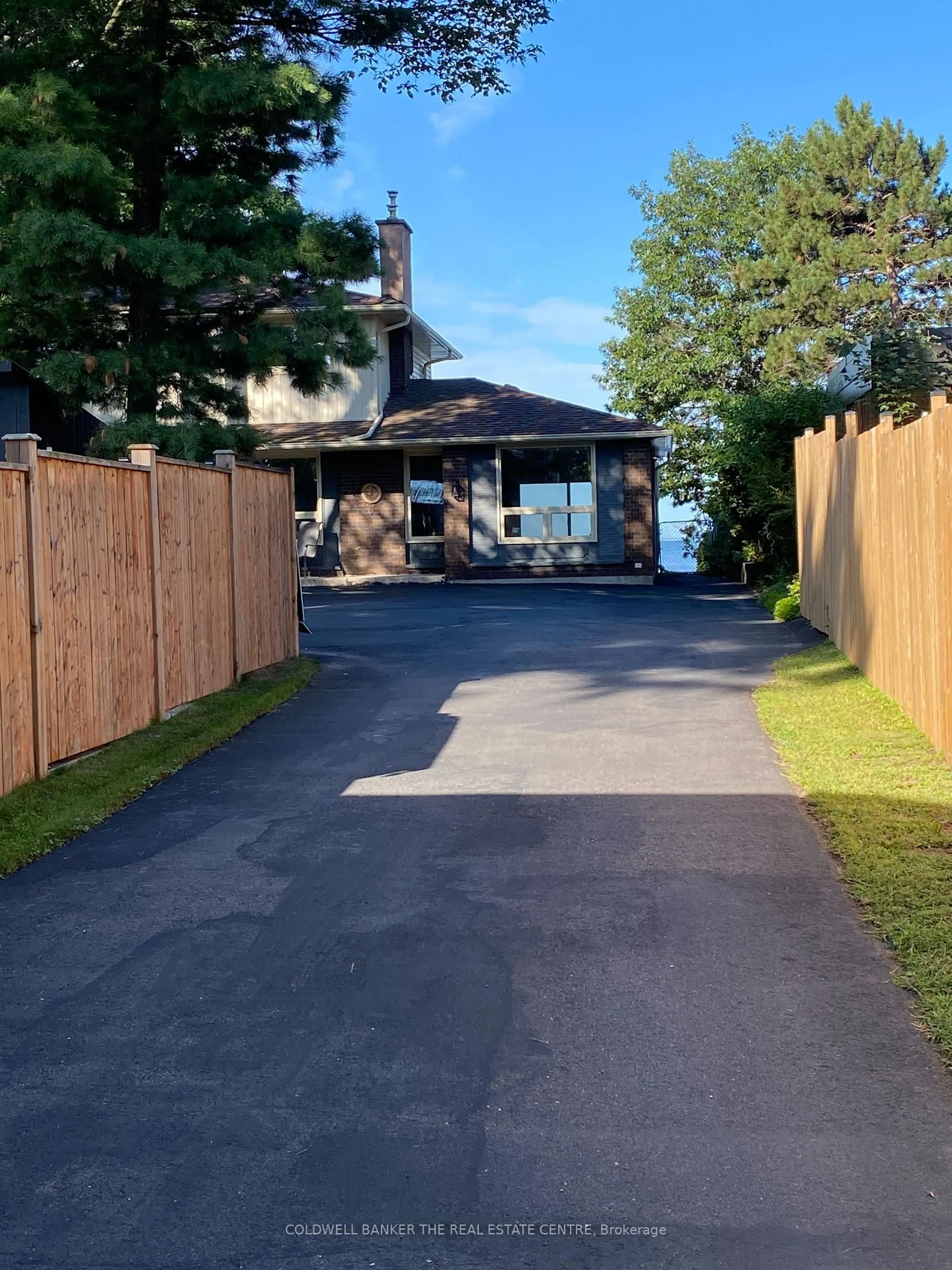 A pic from outside/outdoor area/front of a property/back of a property/a pic from drone, street for 227 Parsons Ave, North Bay Ontario P1A 1T1