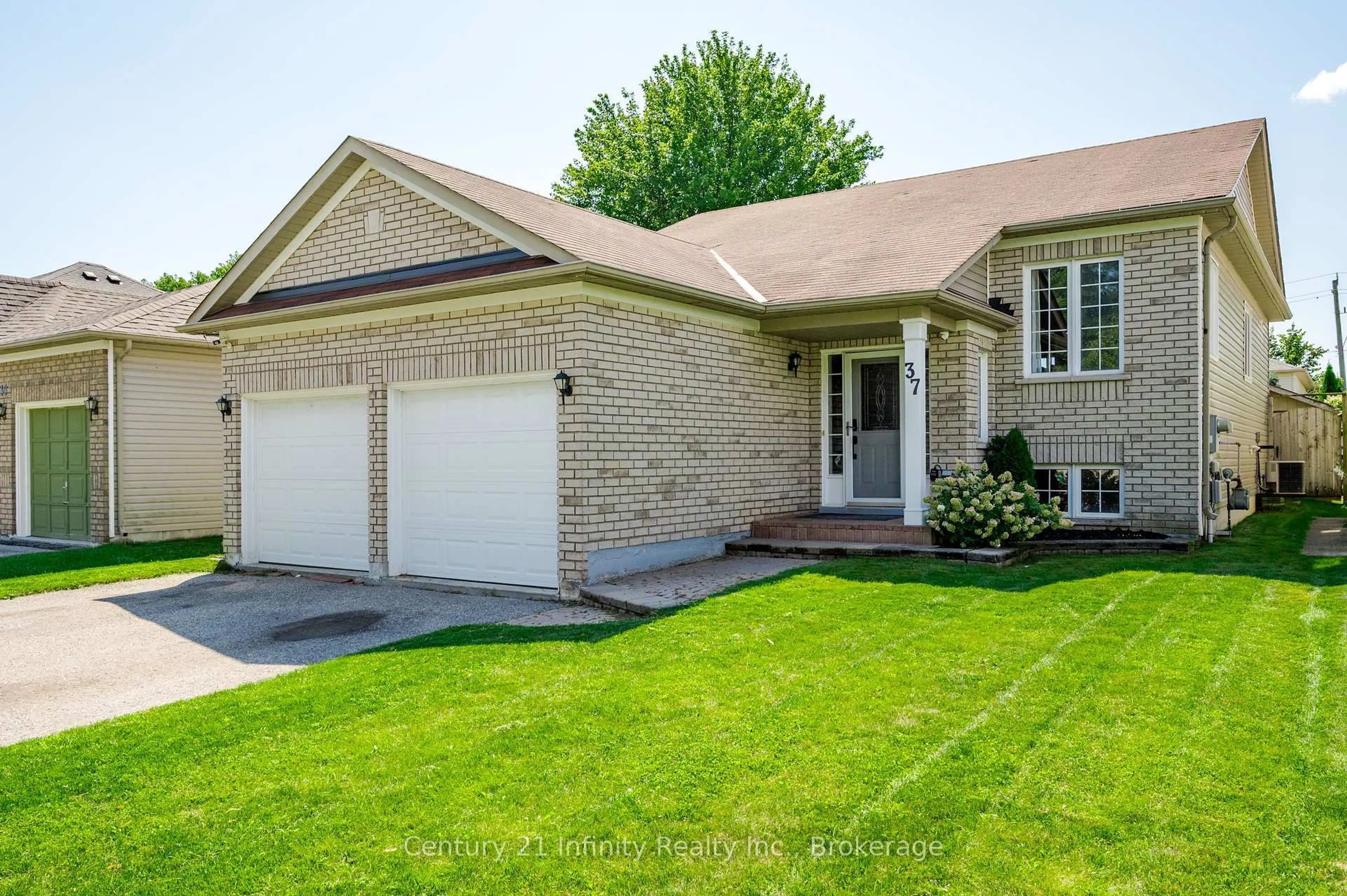 Home with brick exterior material, street for 37 Baxter Pl, Port Hope Ontario L1A 4J6