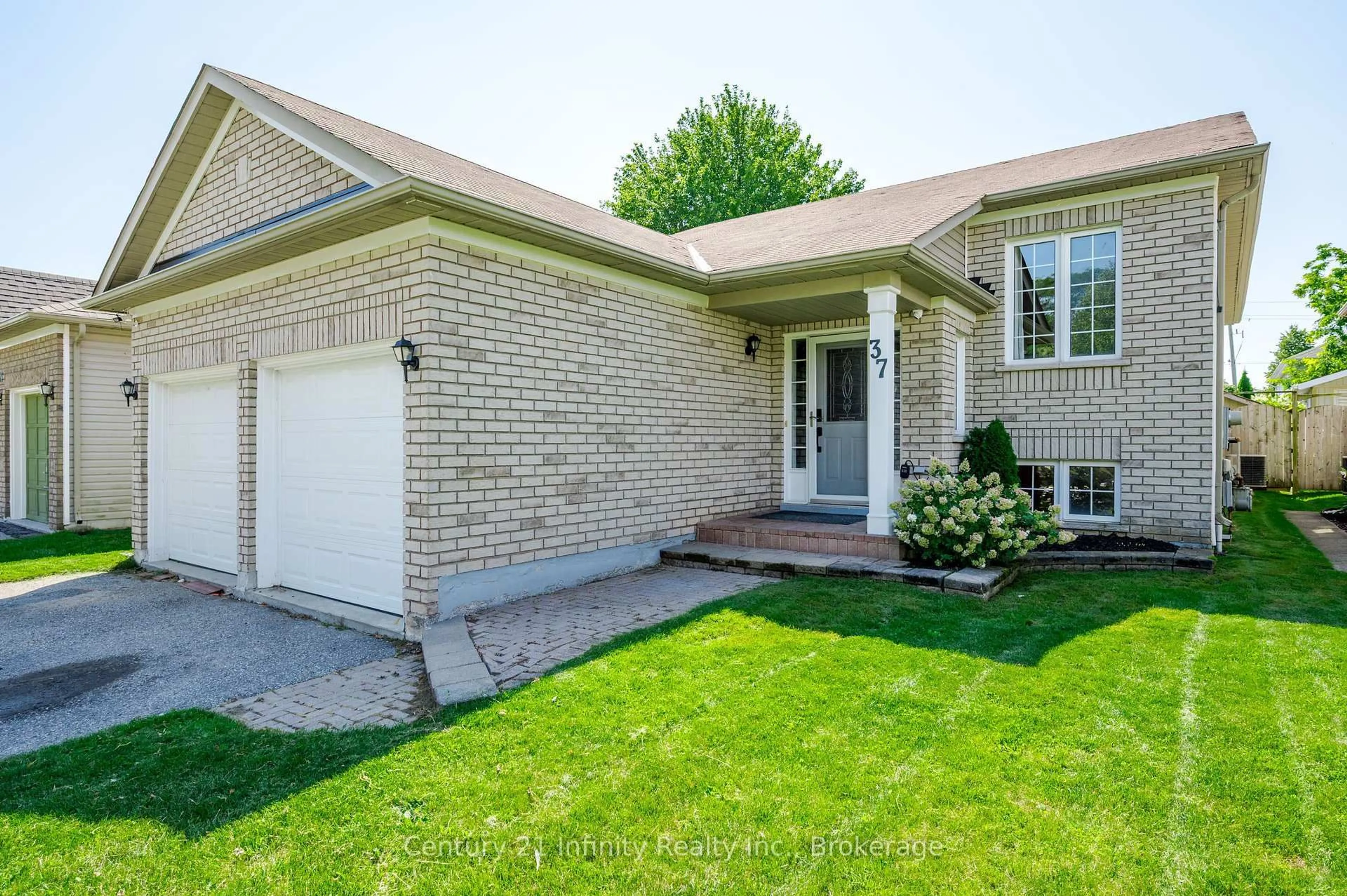 Home with brick exterior material, street for 37 Baxter Pl, Port Hope Ontario L1A 4J6