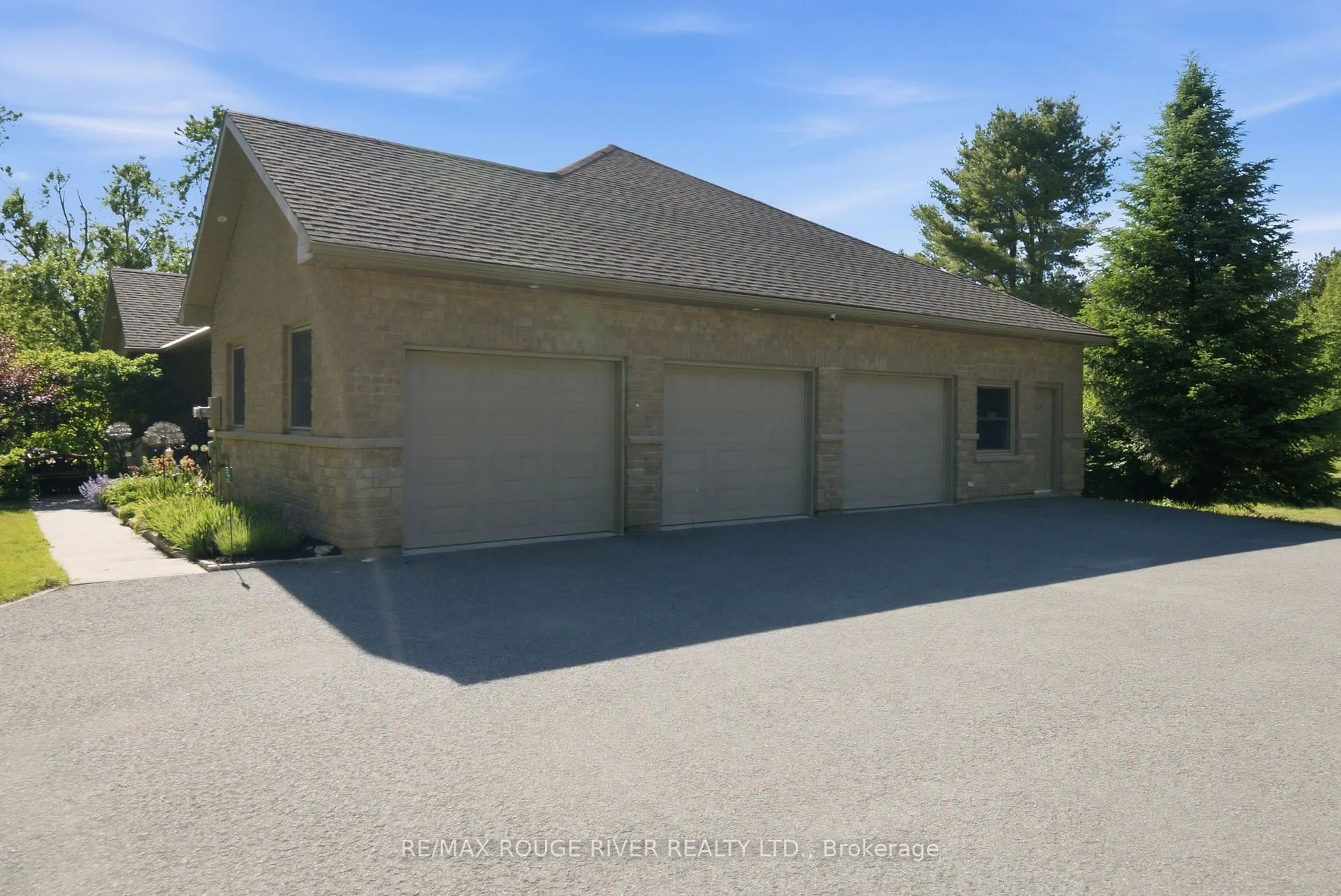 Indoor garage for 9866 Ellis Rd, Hamilton Township Ontario K0K 1C0