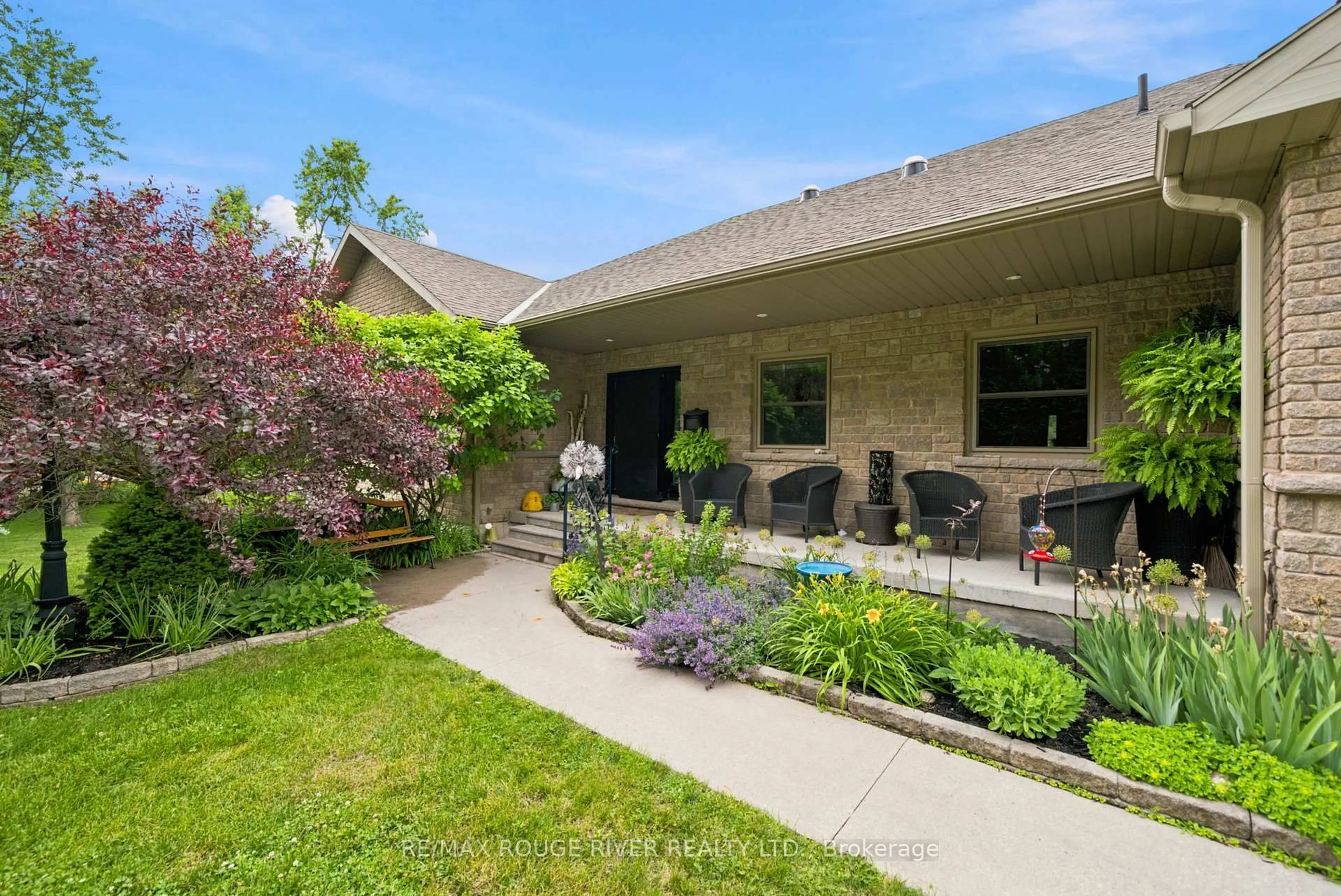 Patio, street for 9866 Ellis Rd, Hamilton Township Ontario K0K 1C0