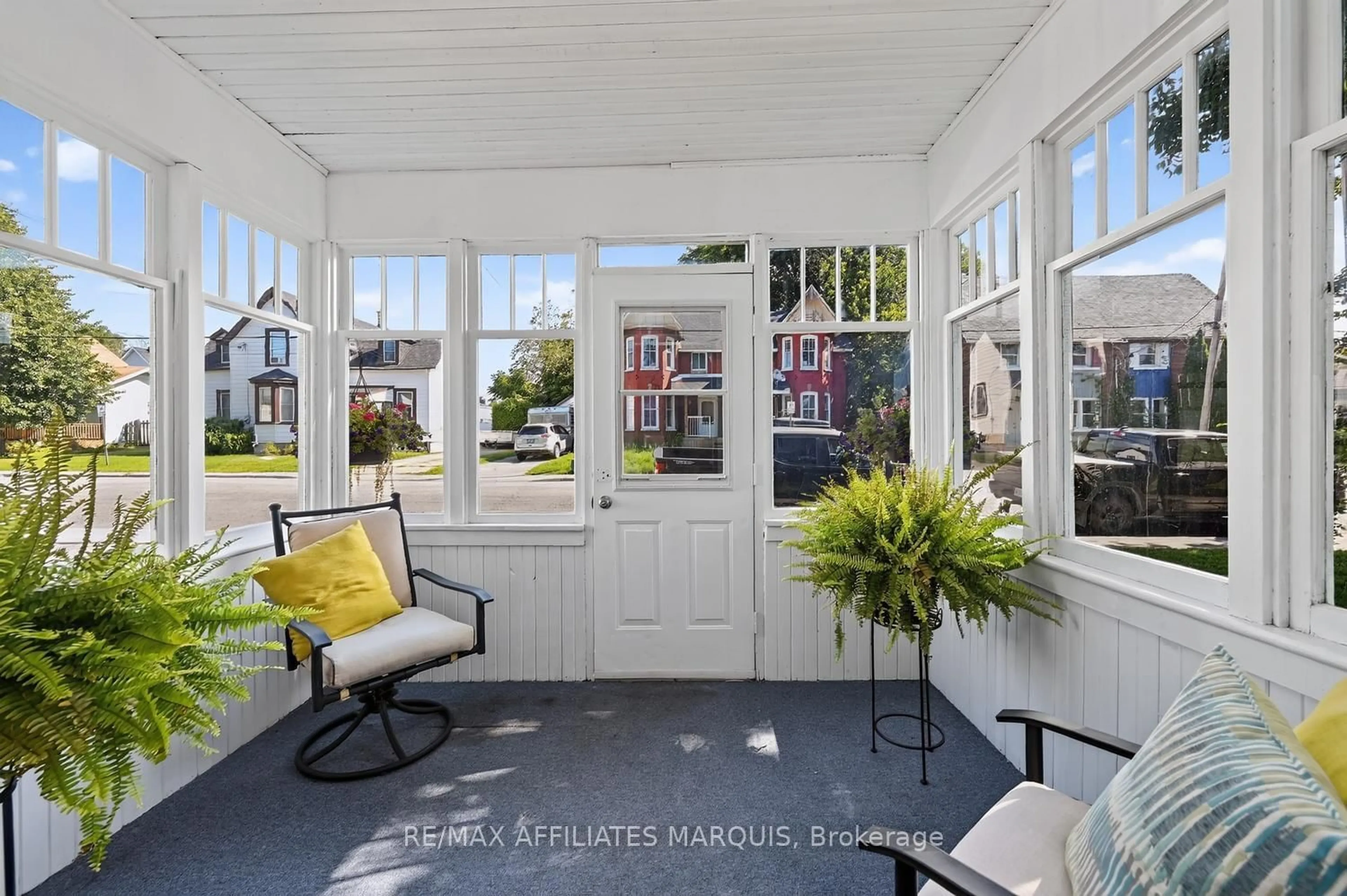 Indoor entryway for 8 Mcgill St, Smiths Falls Ontario K7A 2J2