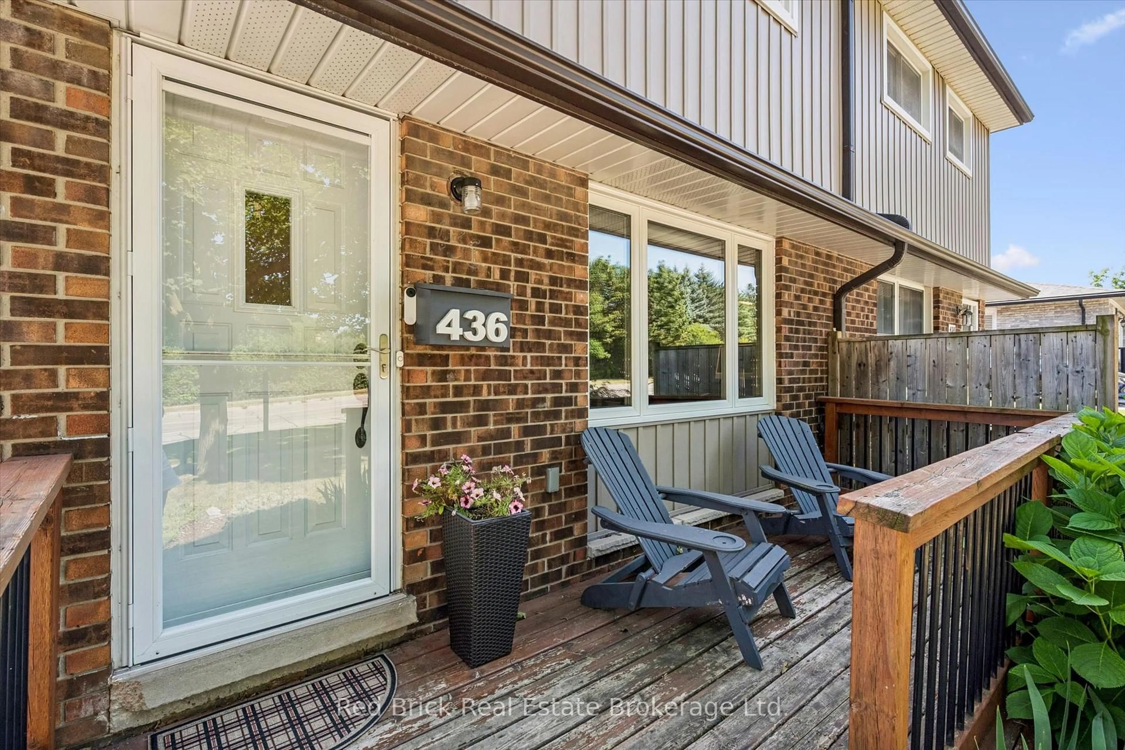 Patio, street for 436 Willow Rd, Guelph Ontario N1H 6S2